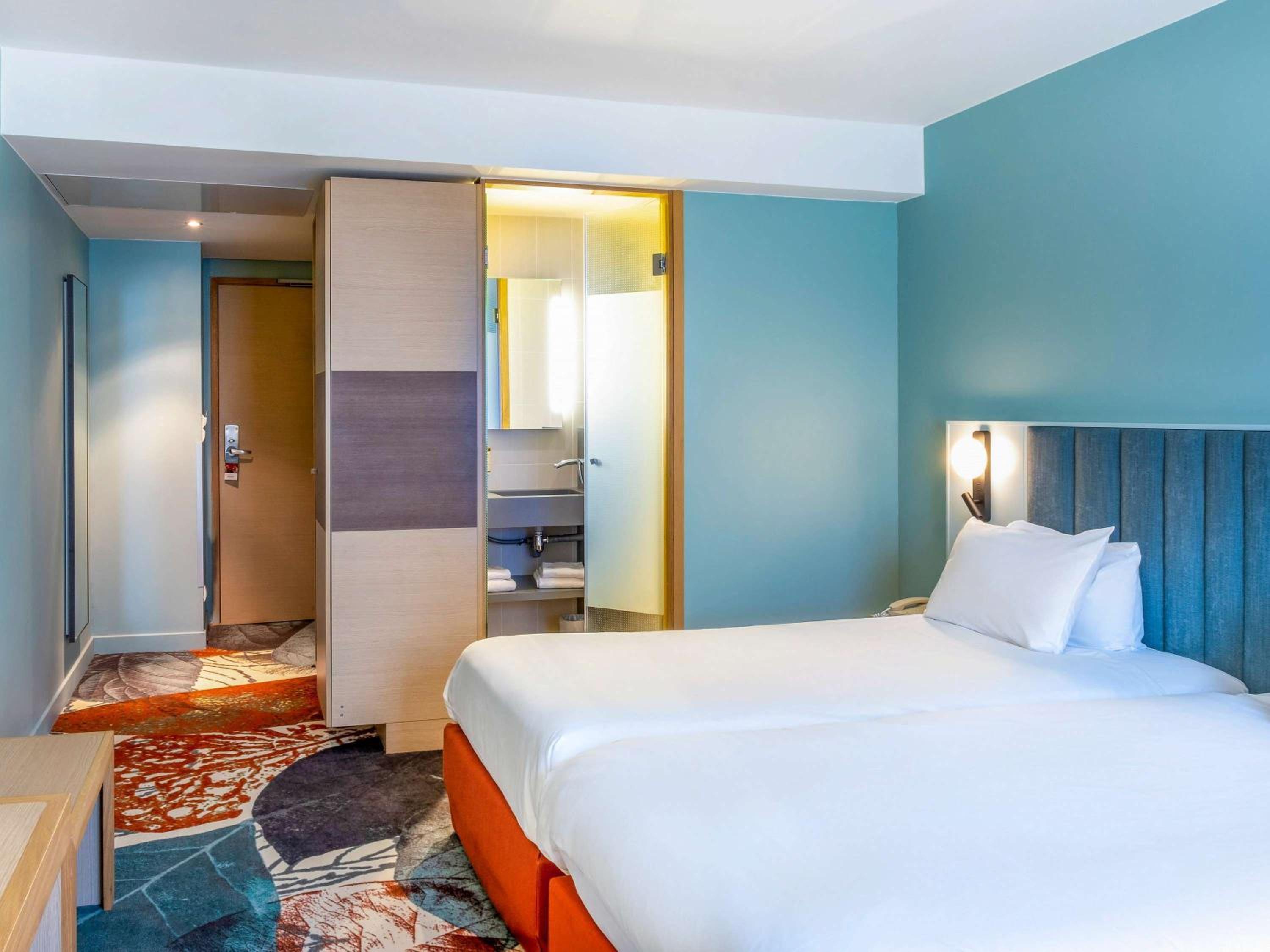 Standard Twin Room with Sofa Bed - Photo 9