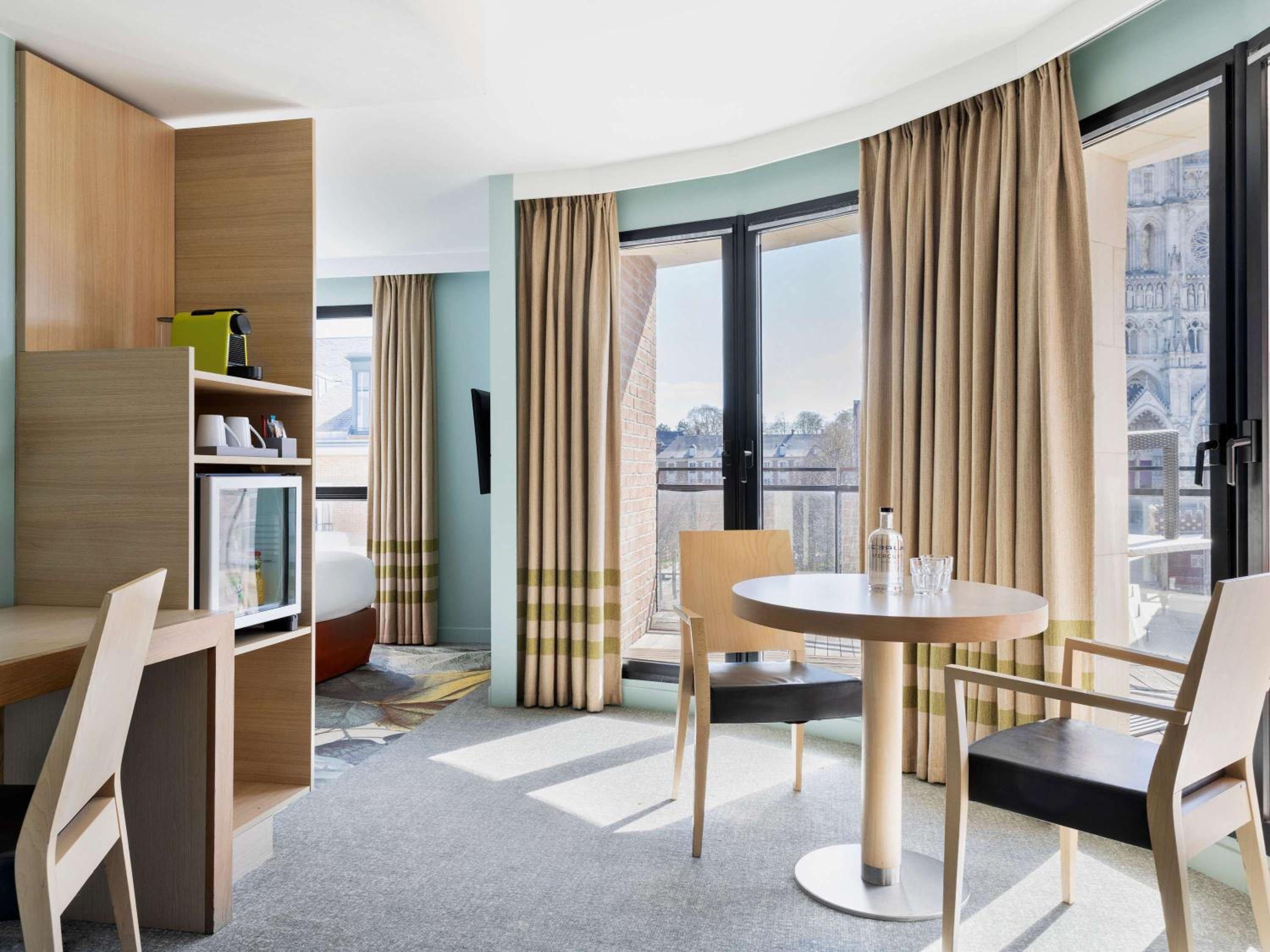 Suite with View - Photo 5