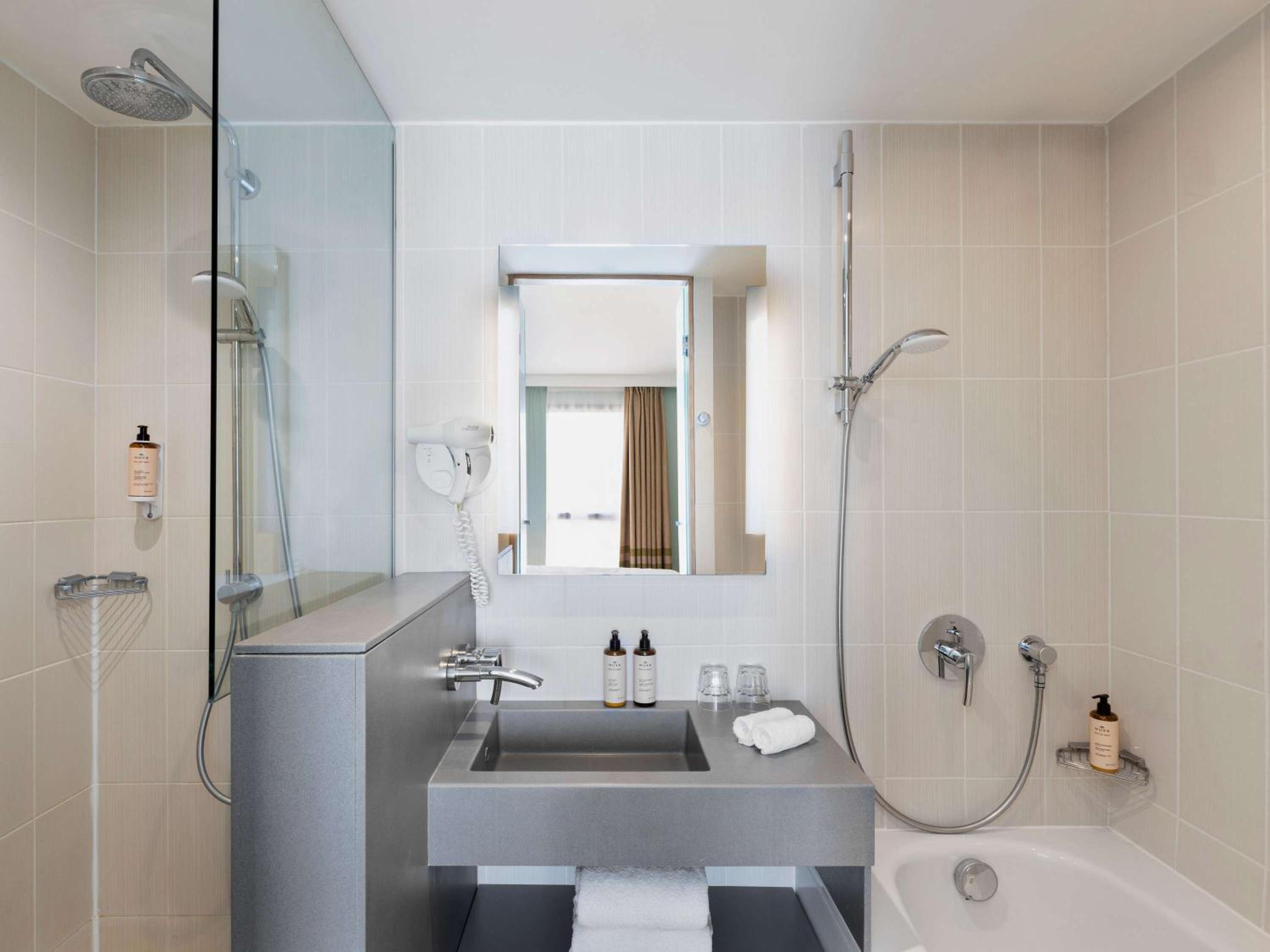 Suite with View - Photo 6