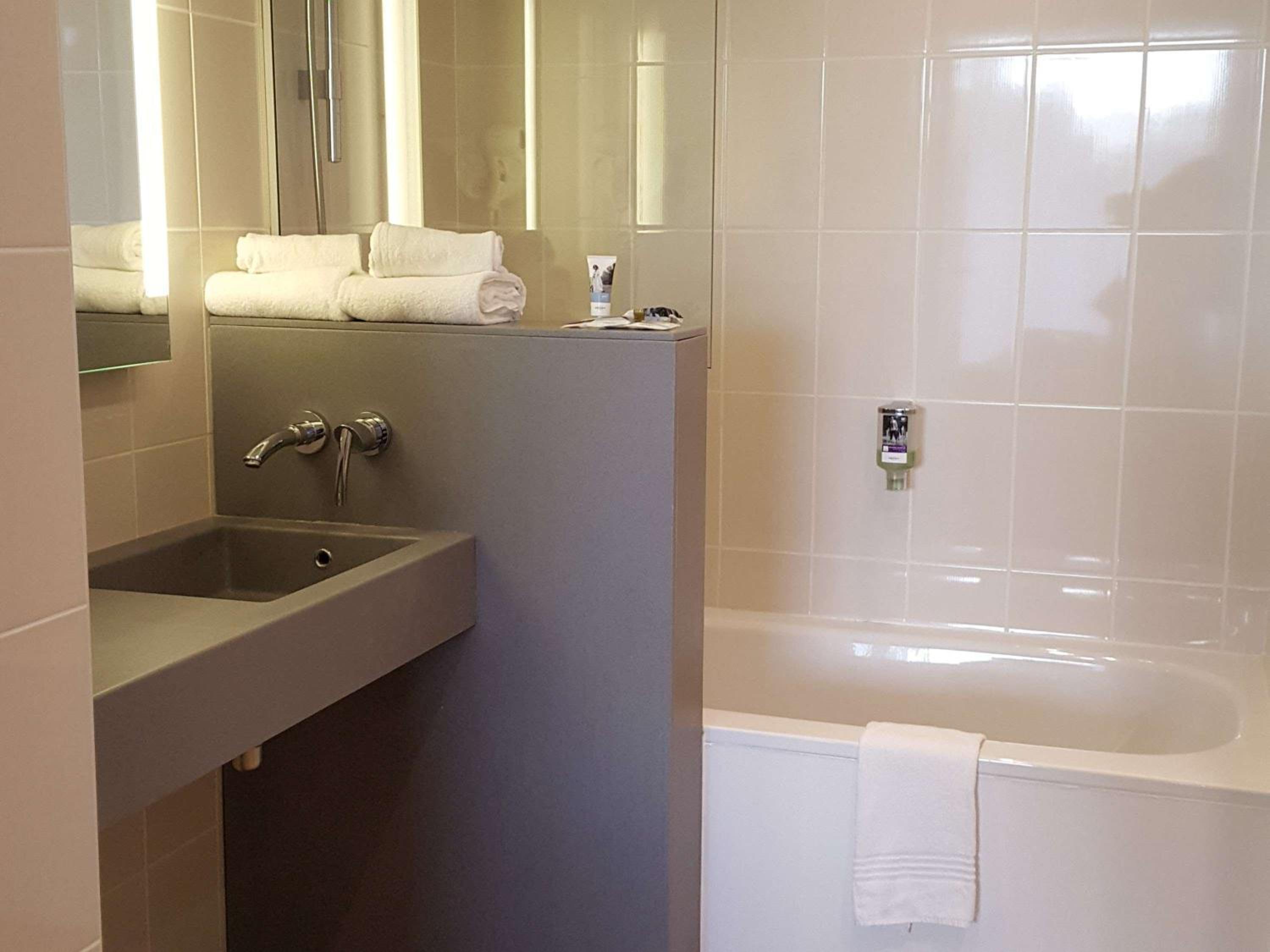 Suite with View - Photo 8