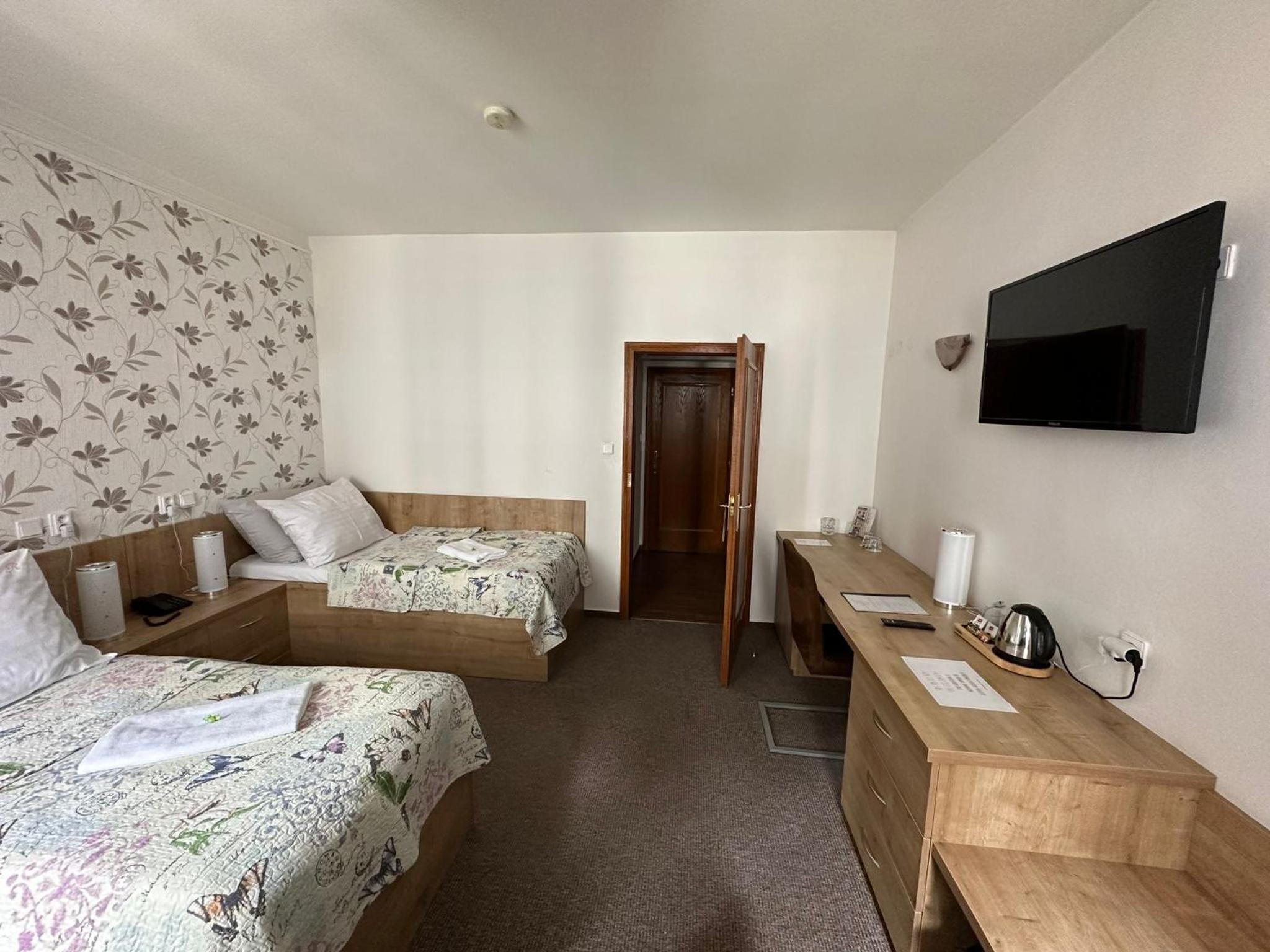 Twin Room - Photo 7