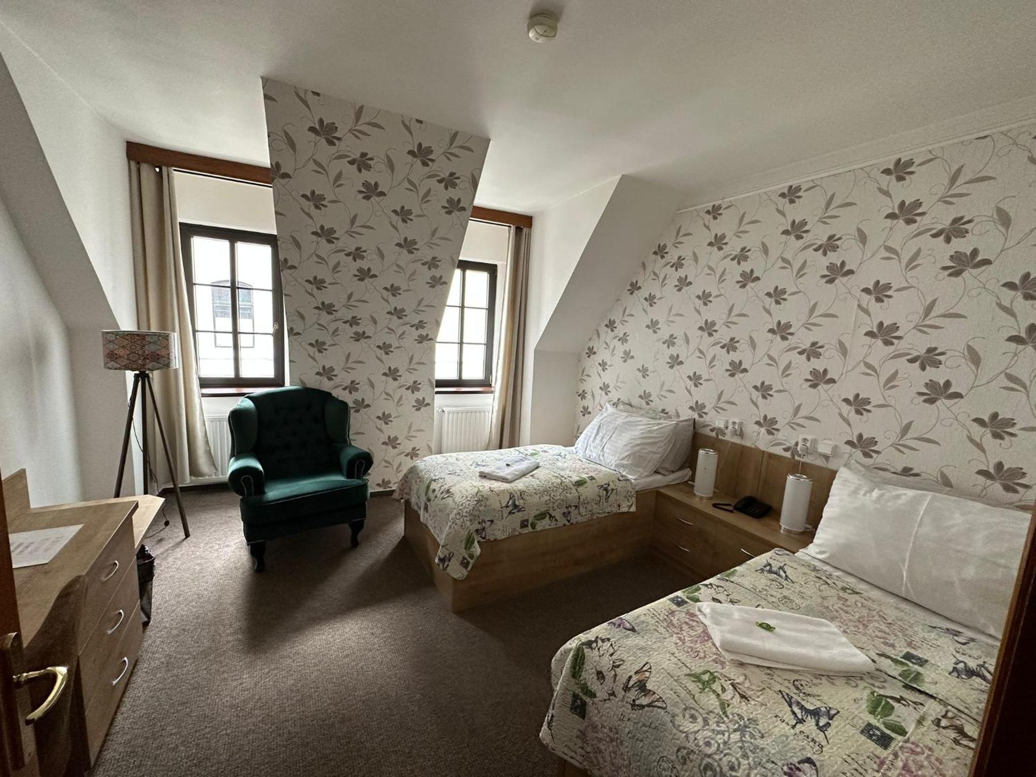 Twin Room - Photo 6