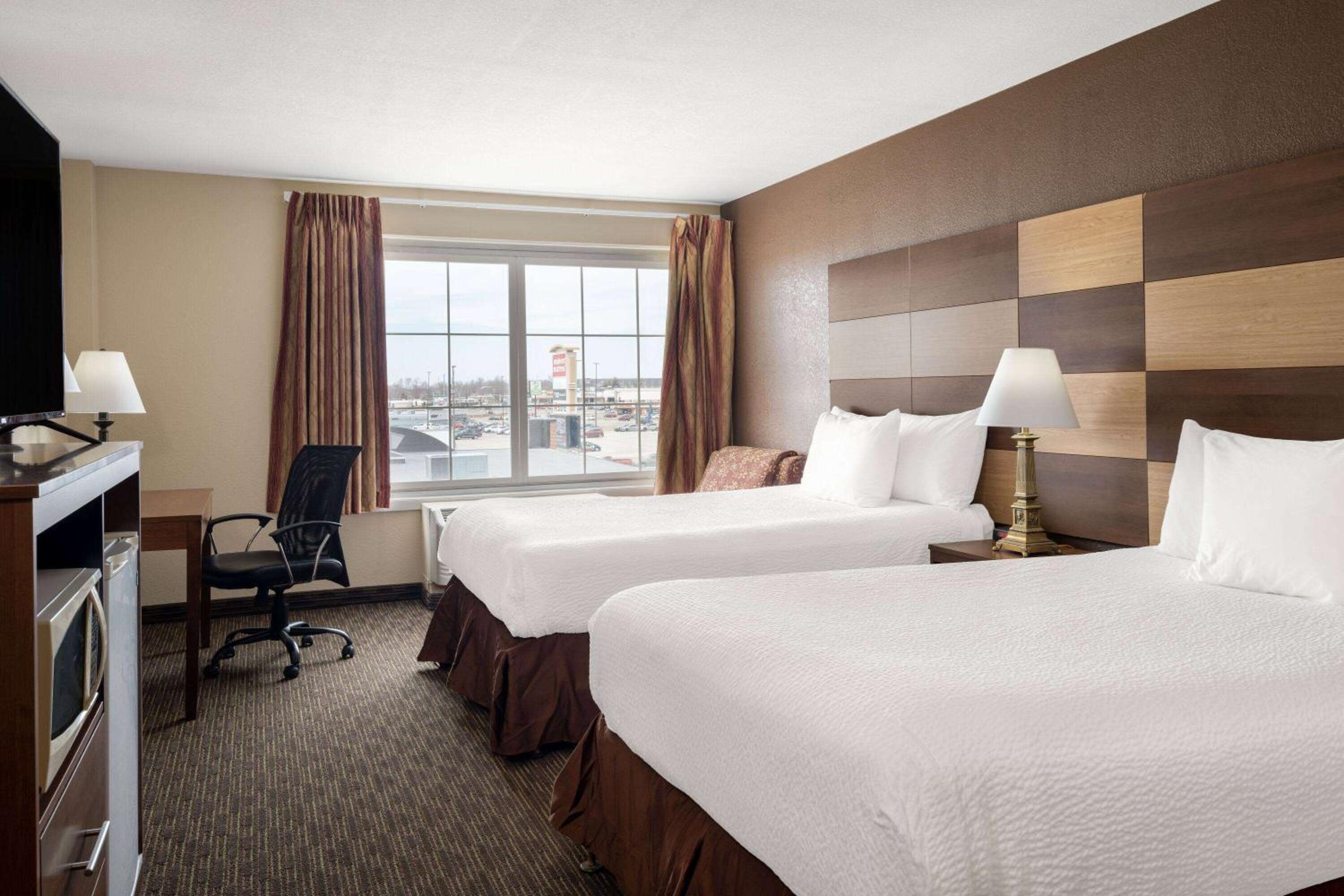 2 Double Beds, Mobility Accessible Room, Bathtub w/ Grab Bars, Non-Smoking - Photo 5