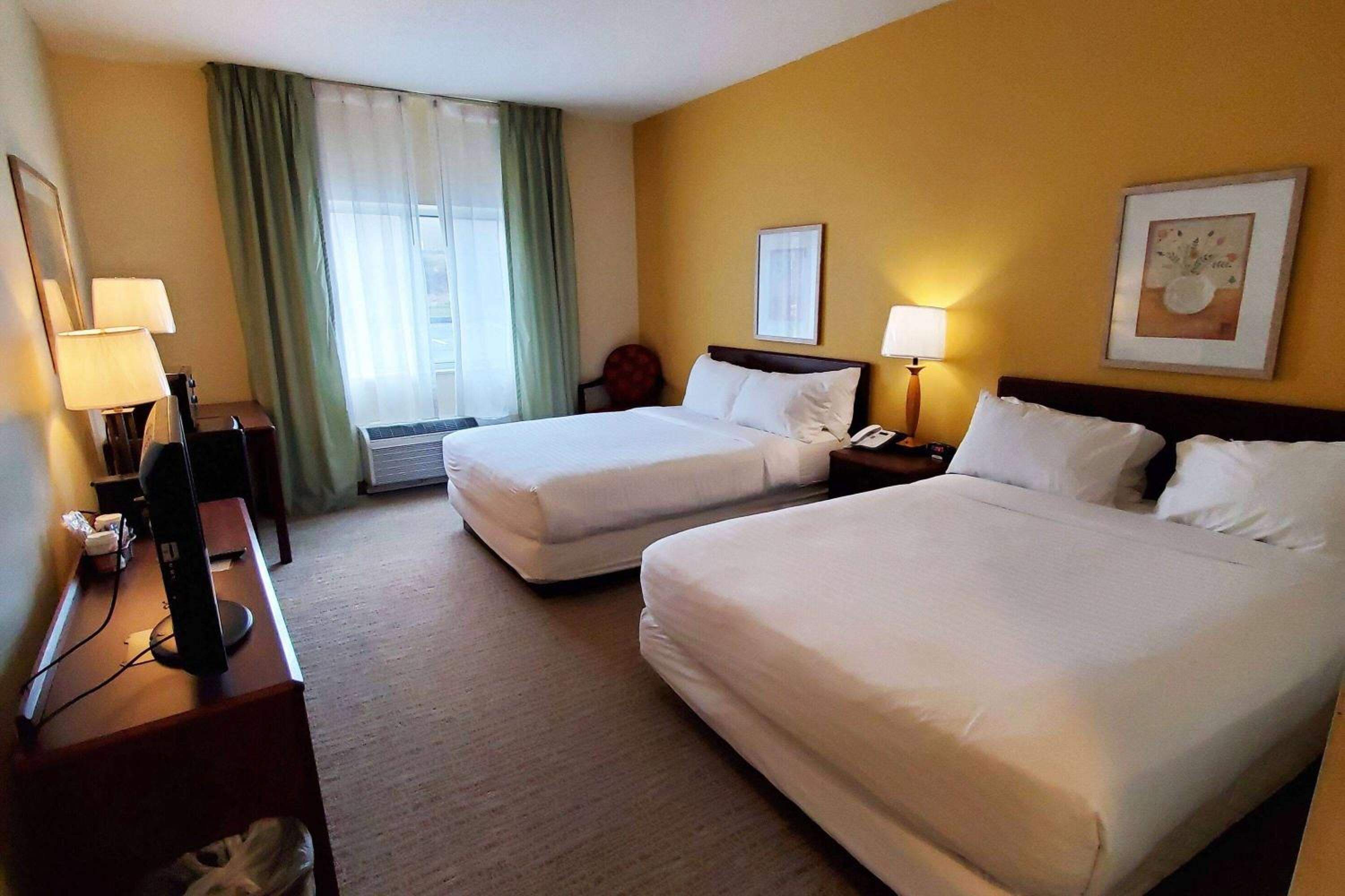 Queen Room with Two Queen Beds, Mobility/Hearing Access and Bathtub with Grab Bars, Non-Smoking - Photo 2