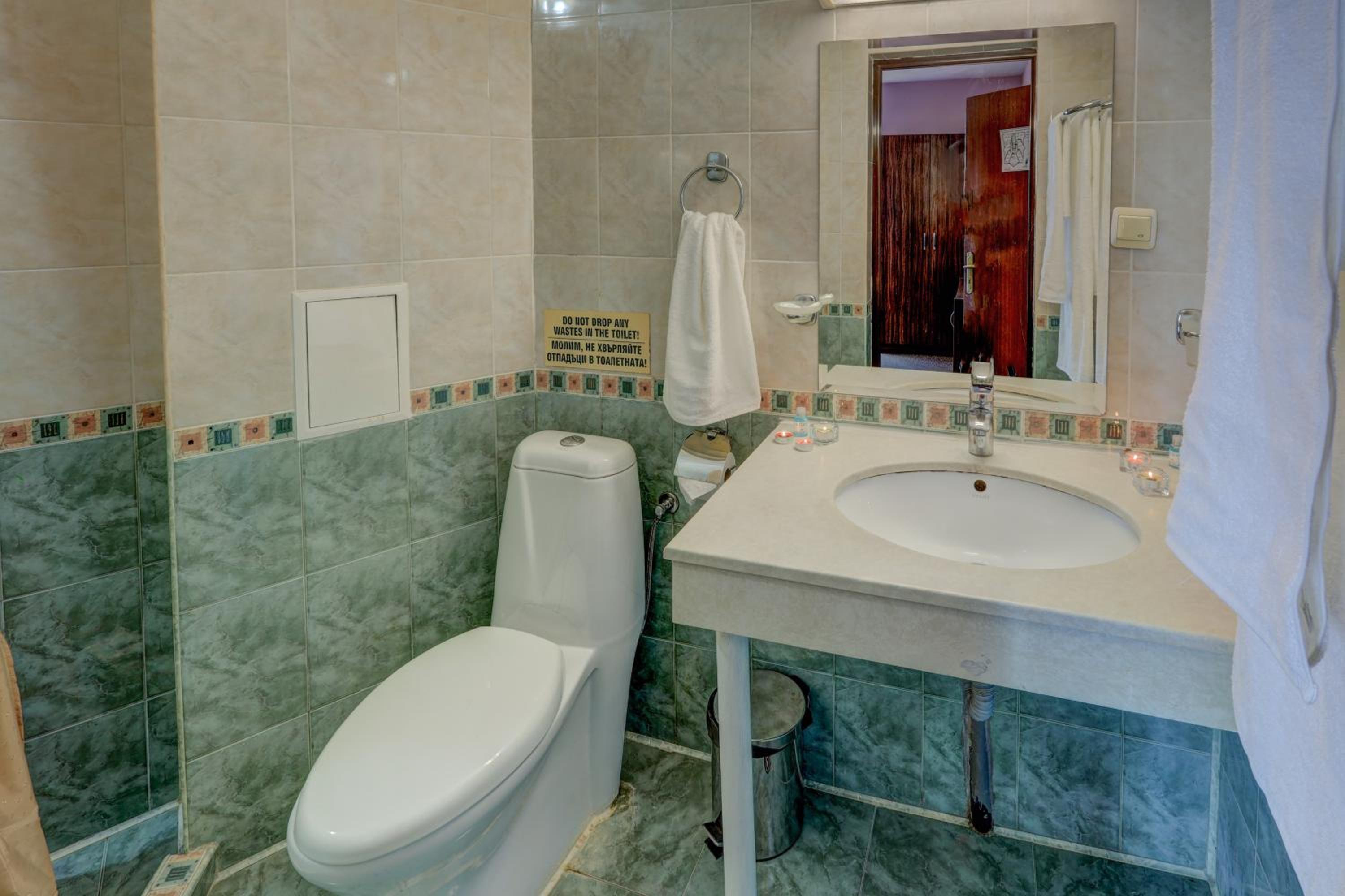 Double Room with Balcony - Photo 7