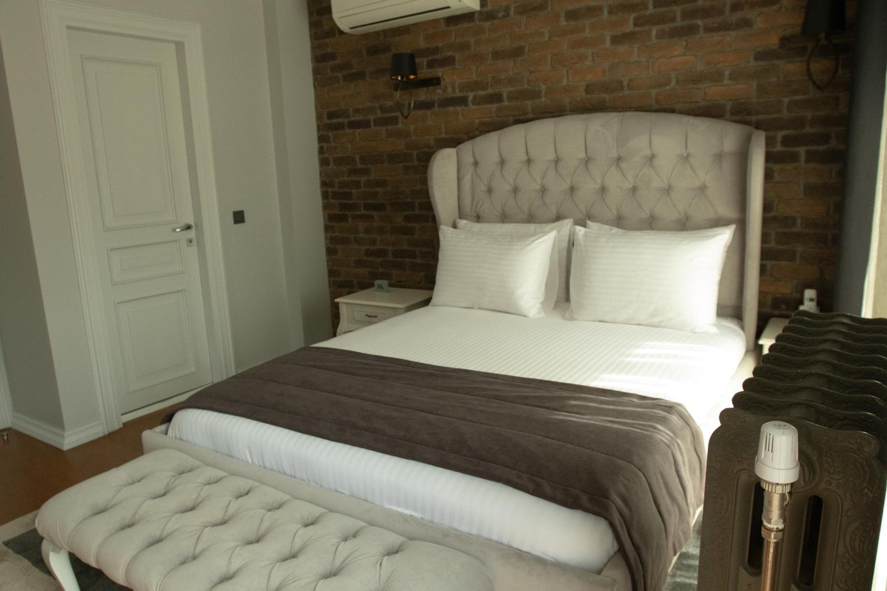 Standard Queen Room photo 3