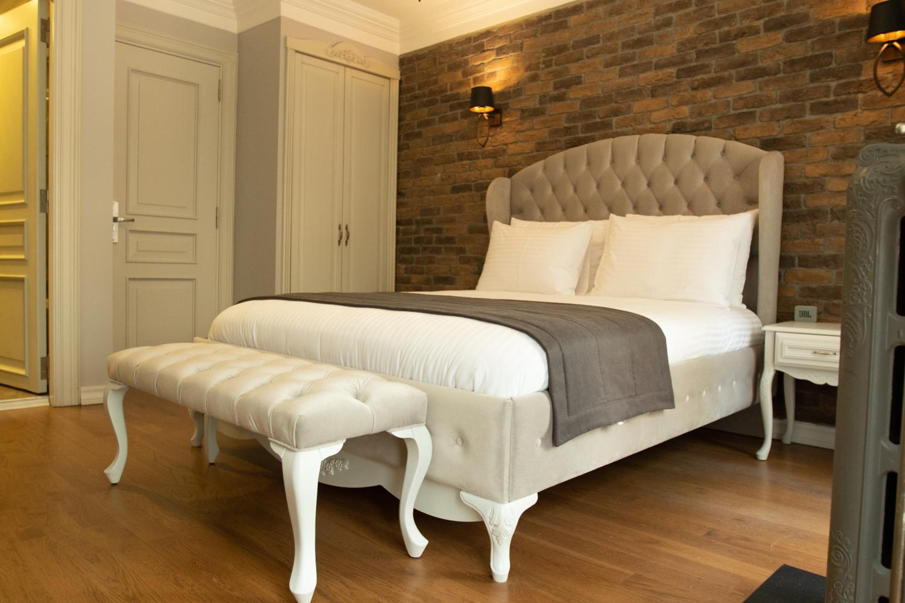 Standard Queen Room photo 2