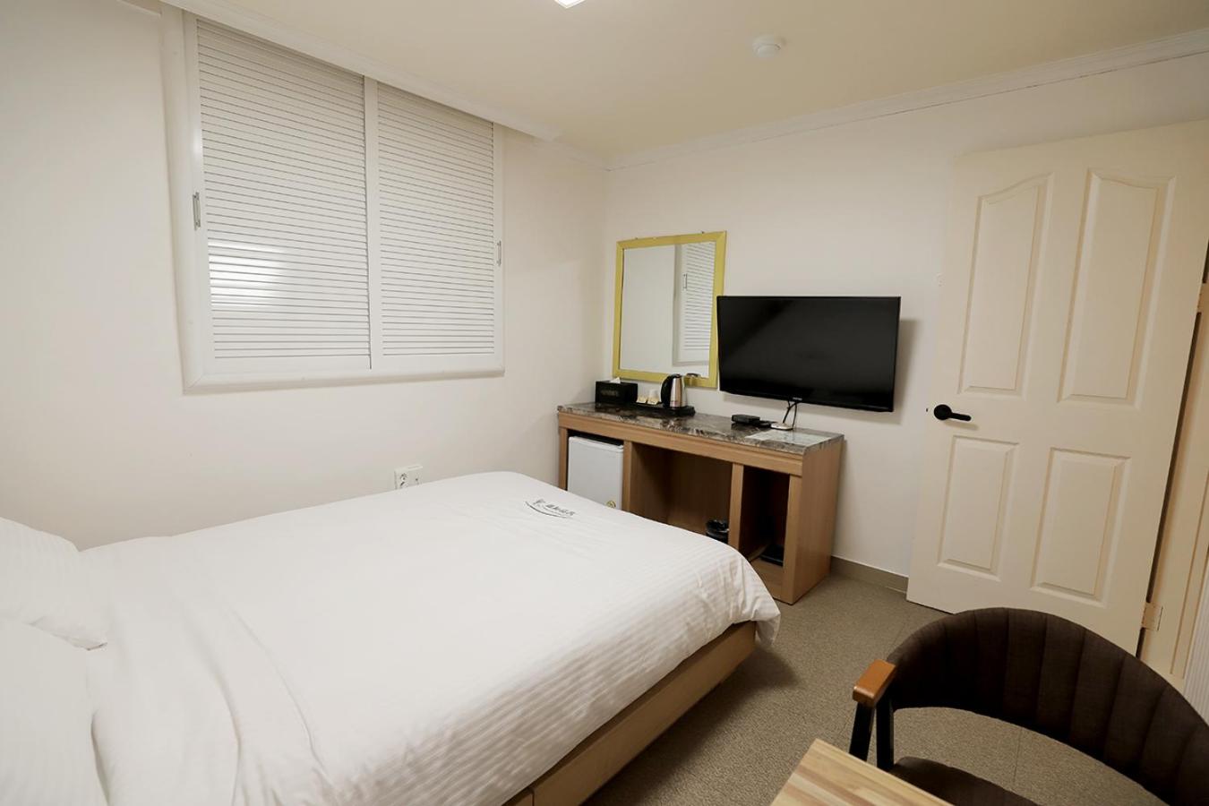 Standard Single Room - Photo 7