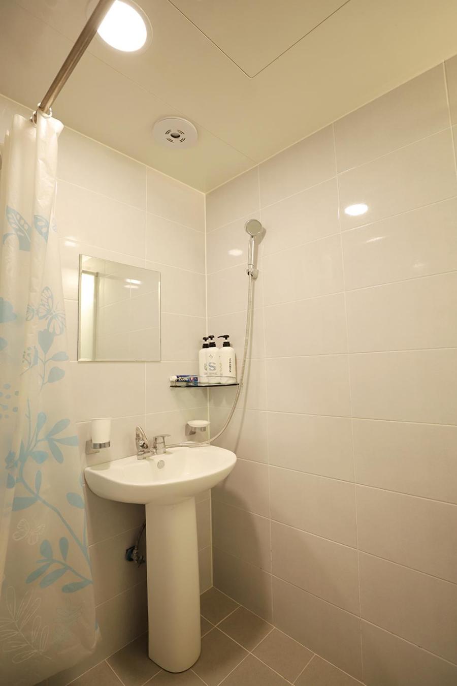 Standard Double Room - Photo 4