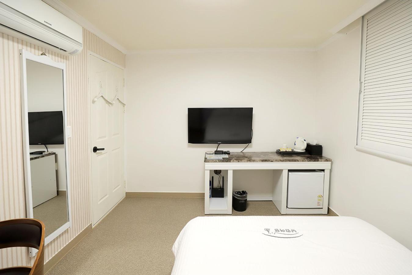 Standard Double Room - Photo 2