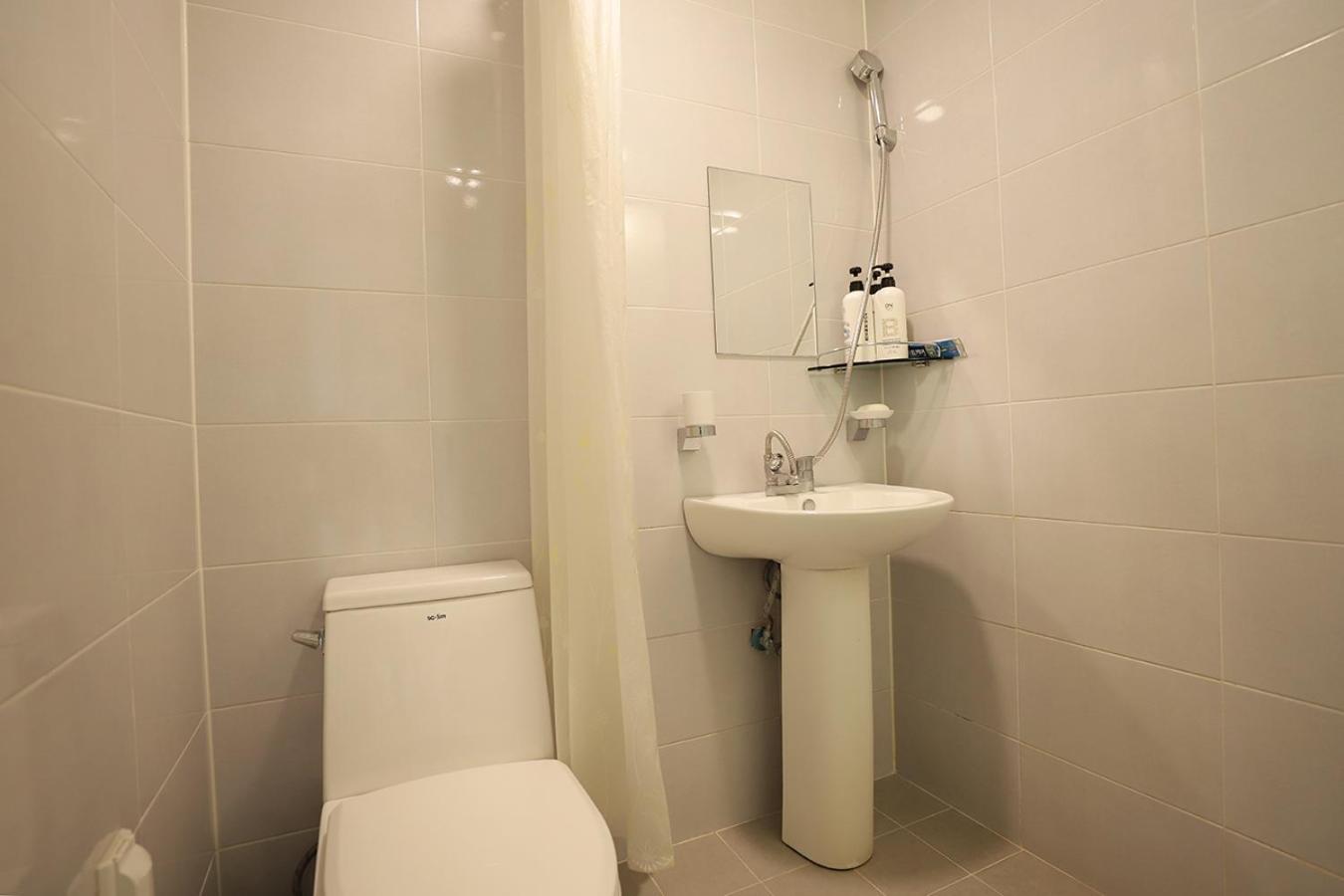 Standard Twin Room - Photo 4
