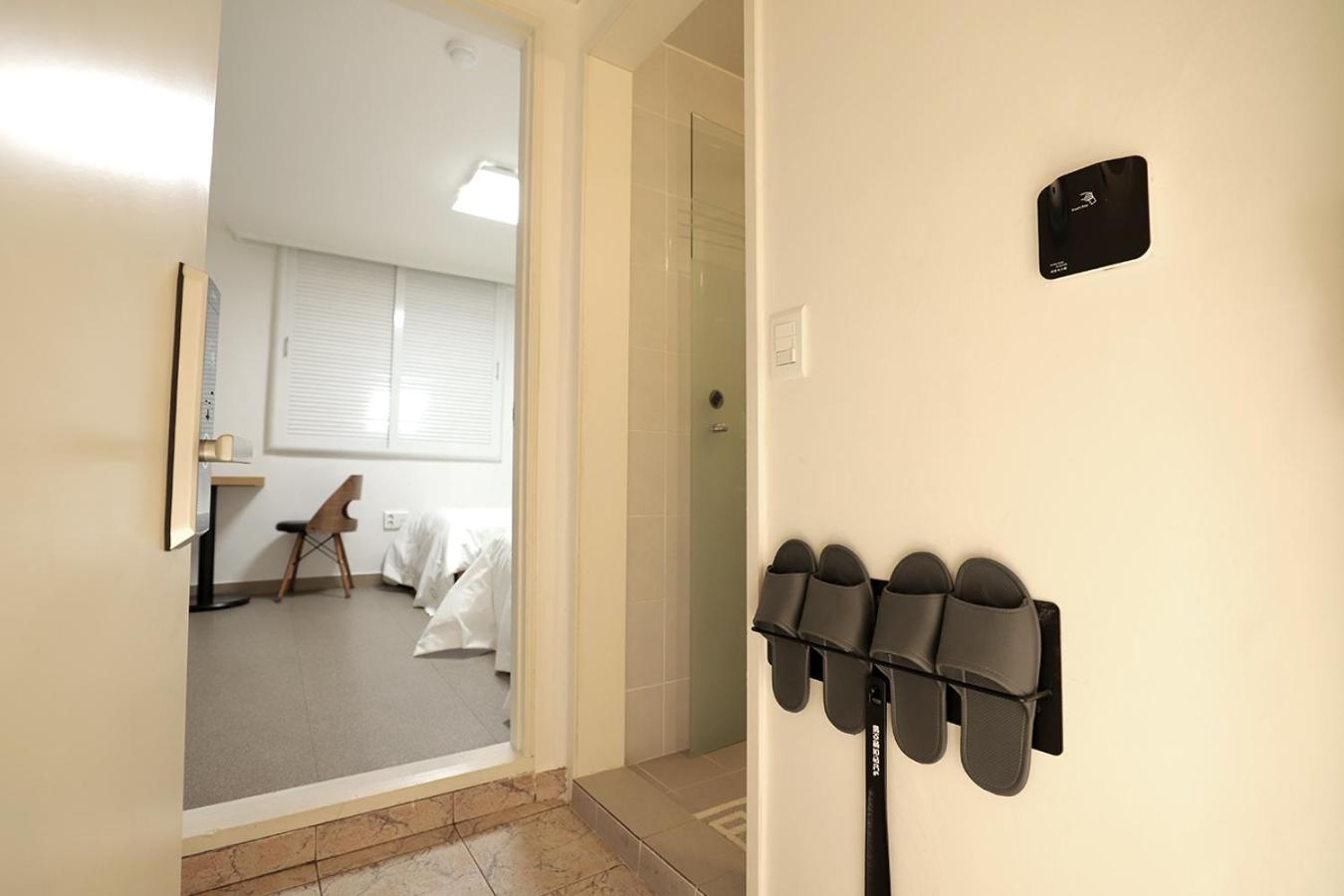 Standard Twin Room - Photo 2