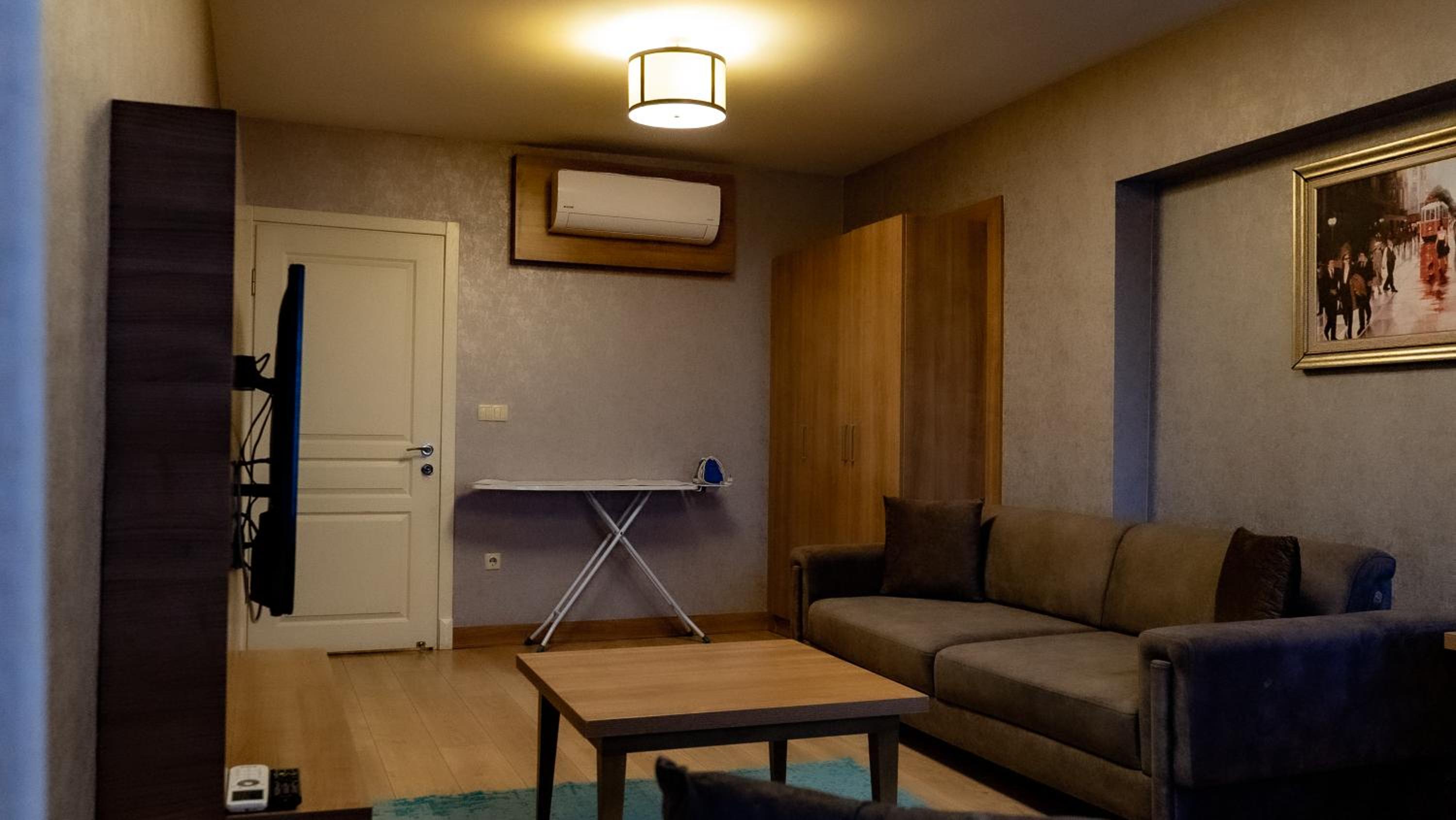 One-Bedroom Apartment - Photo 11
