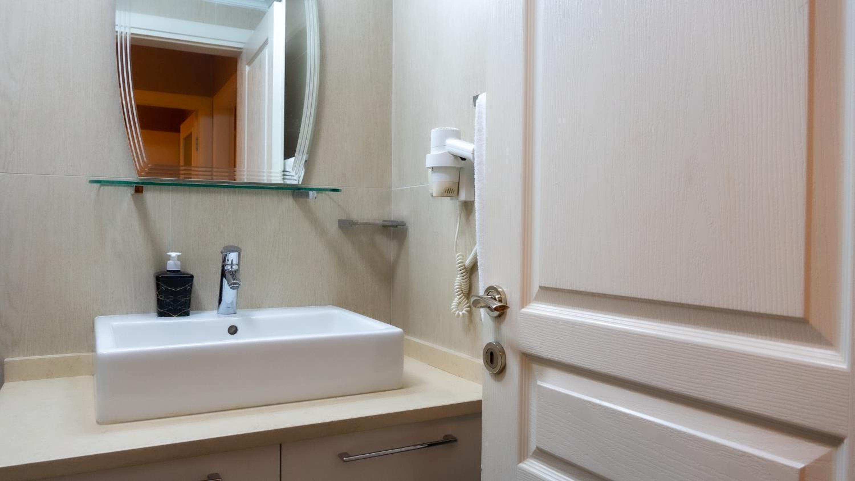 One-Bedroom Apartment - Photo 6