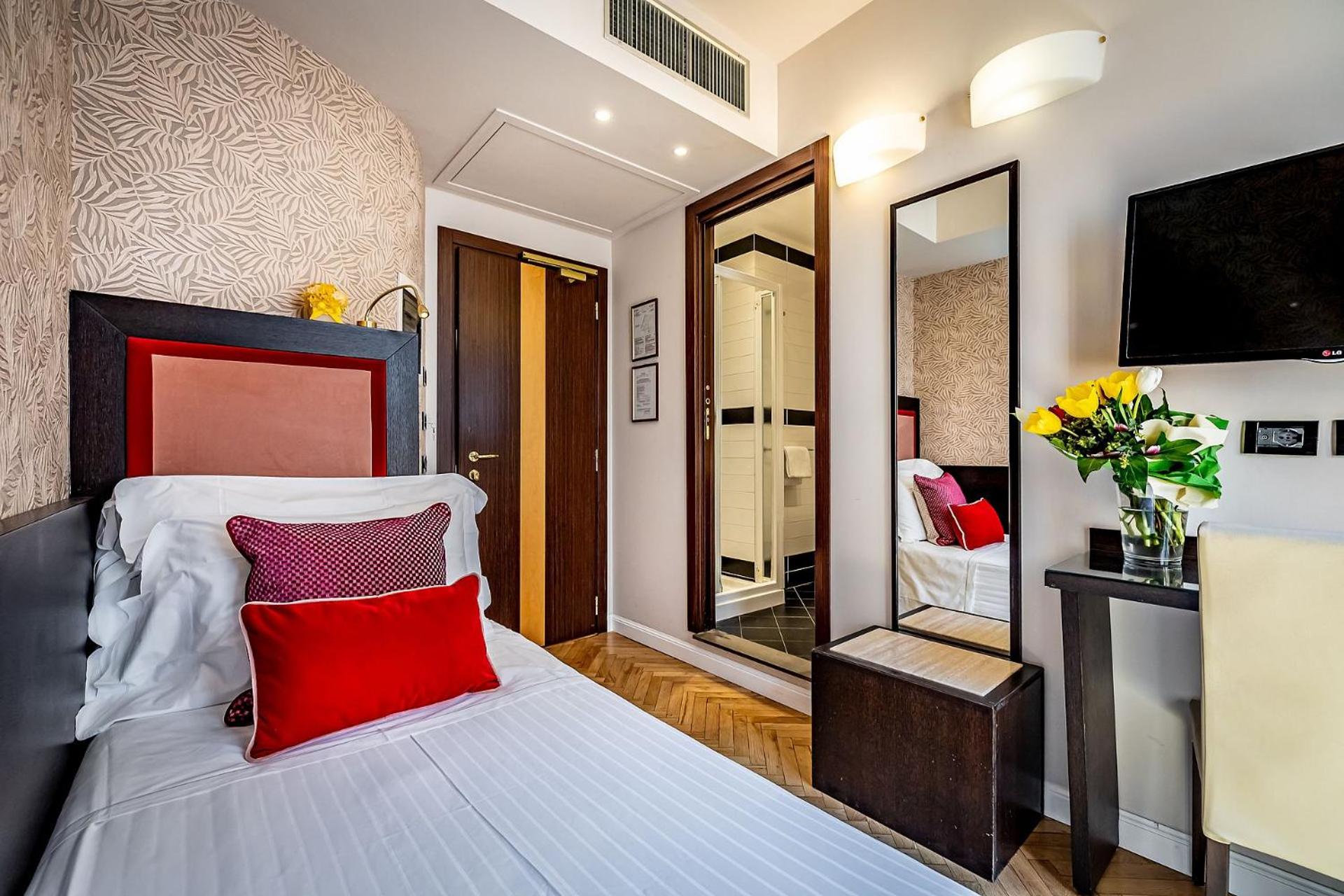 Single Room with Balcony and View photo 3