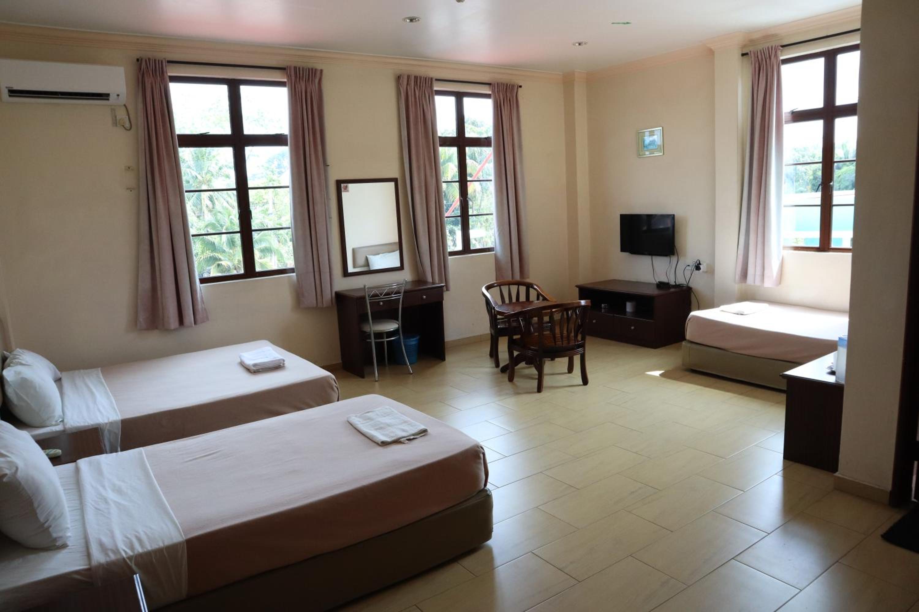 Deluxe Family Room - Photo 1