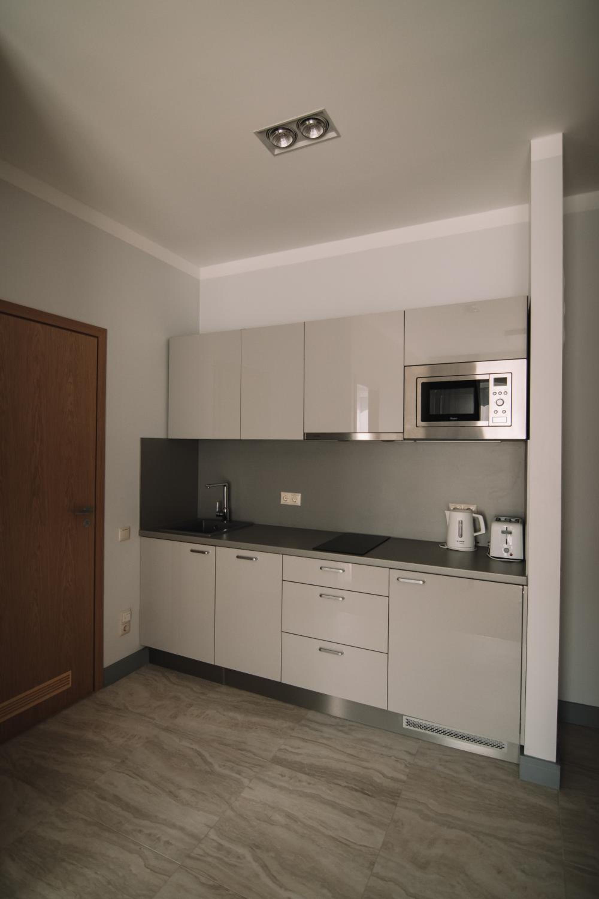One-Bedroom Apartment - Photo 2