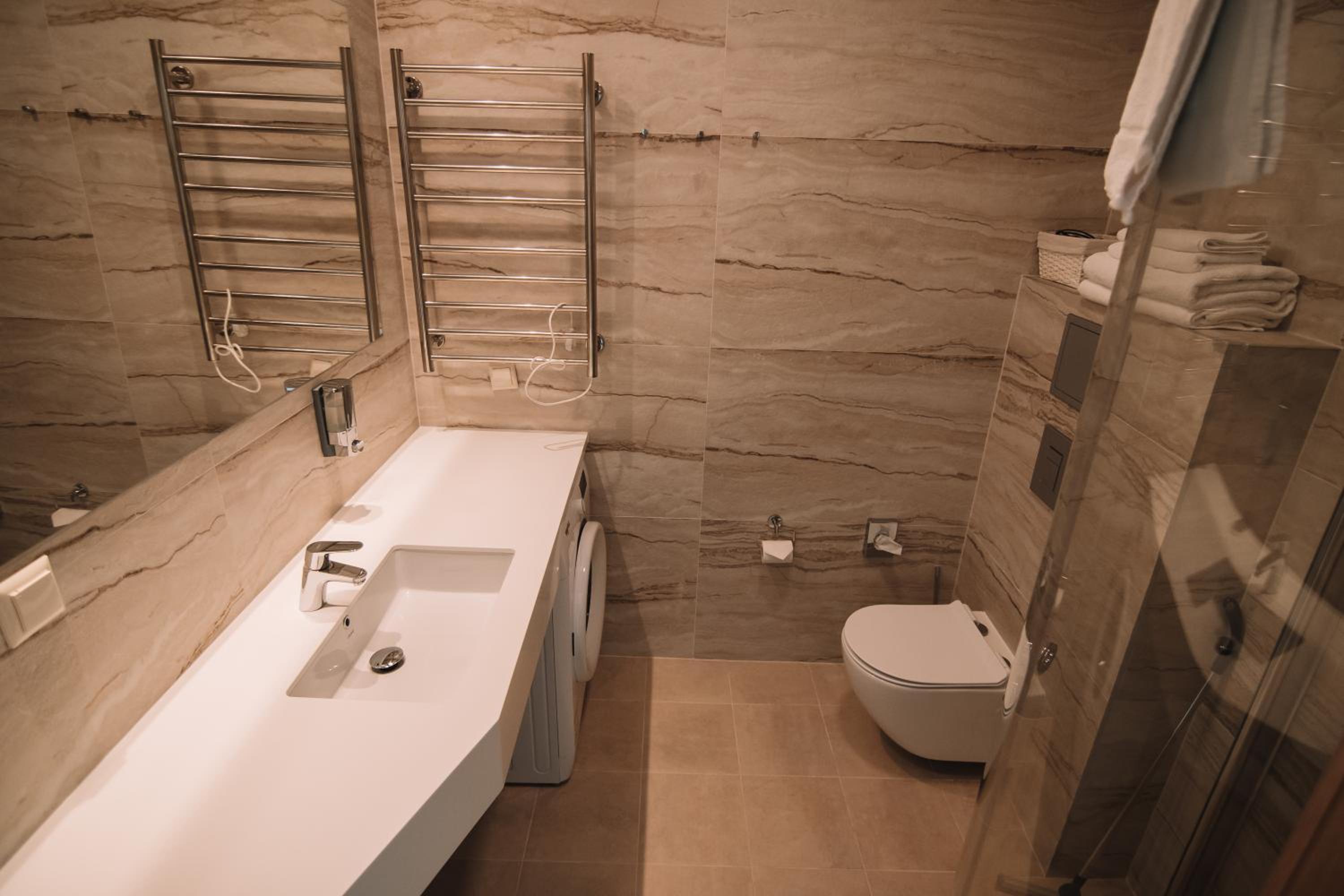 One-Bedroom Apartment - Photo 3