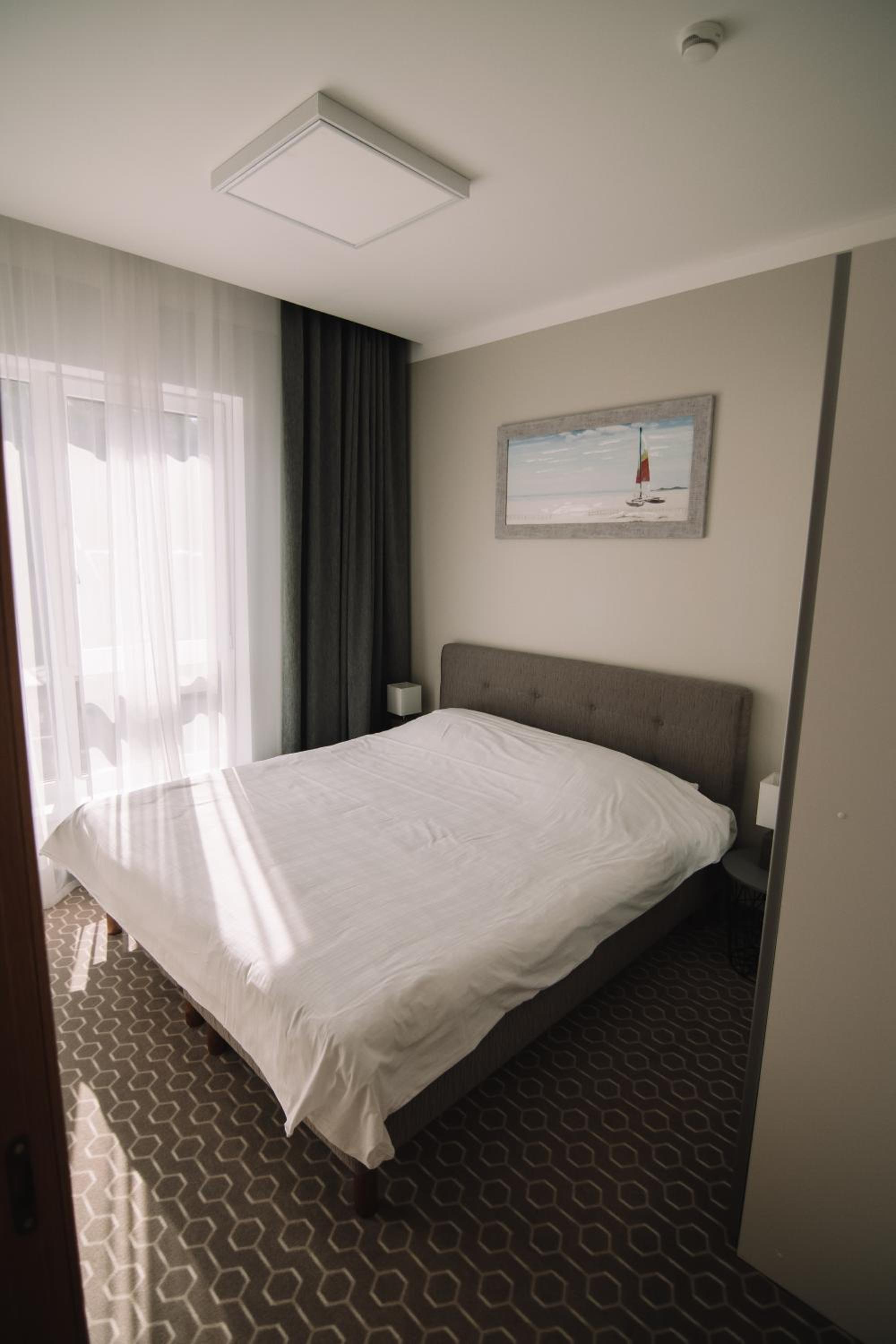 One-Bedroom Apartment - Photo 4