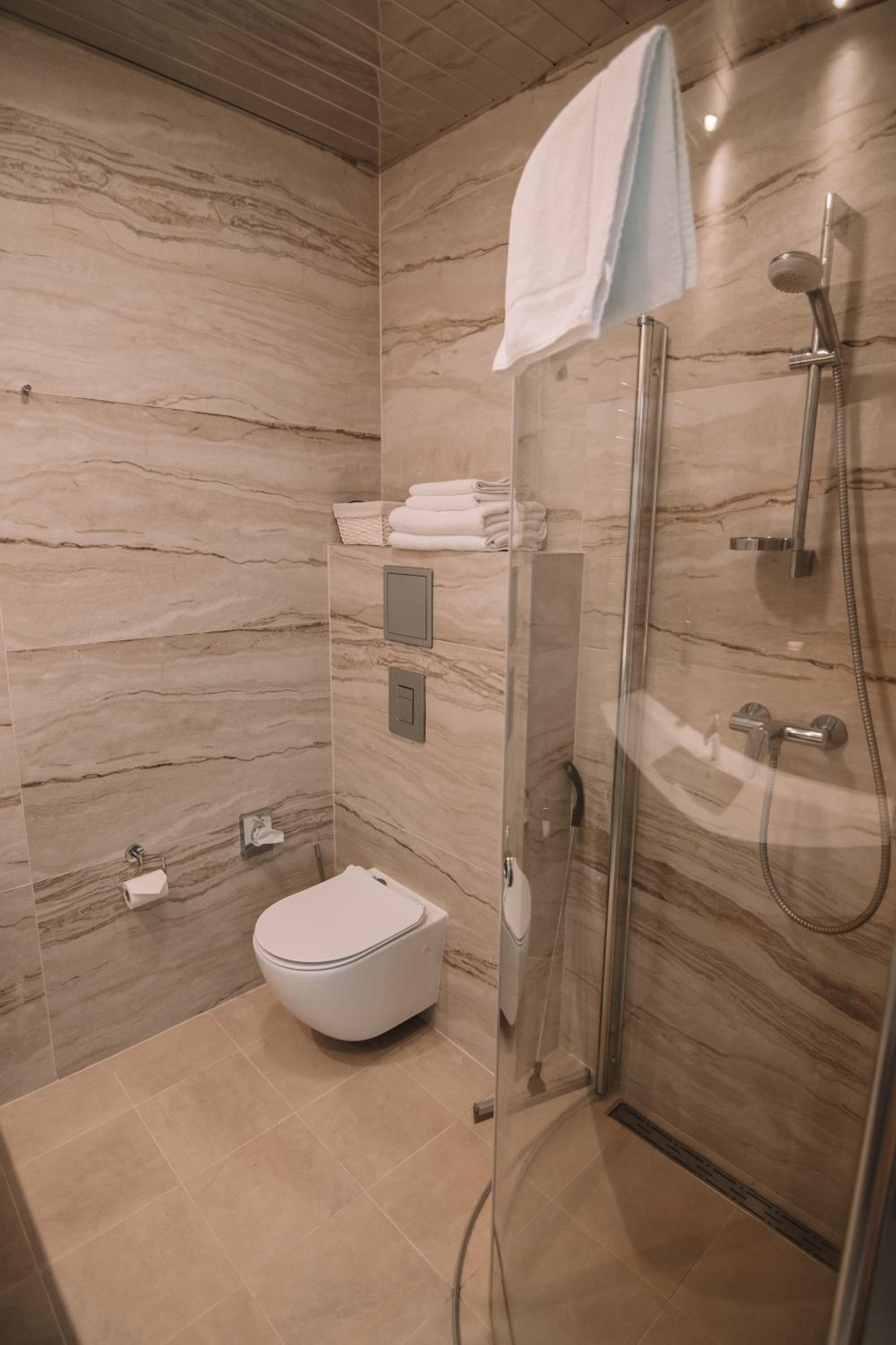 One-Bedroom Apartment - Photo 17