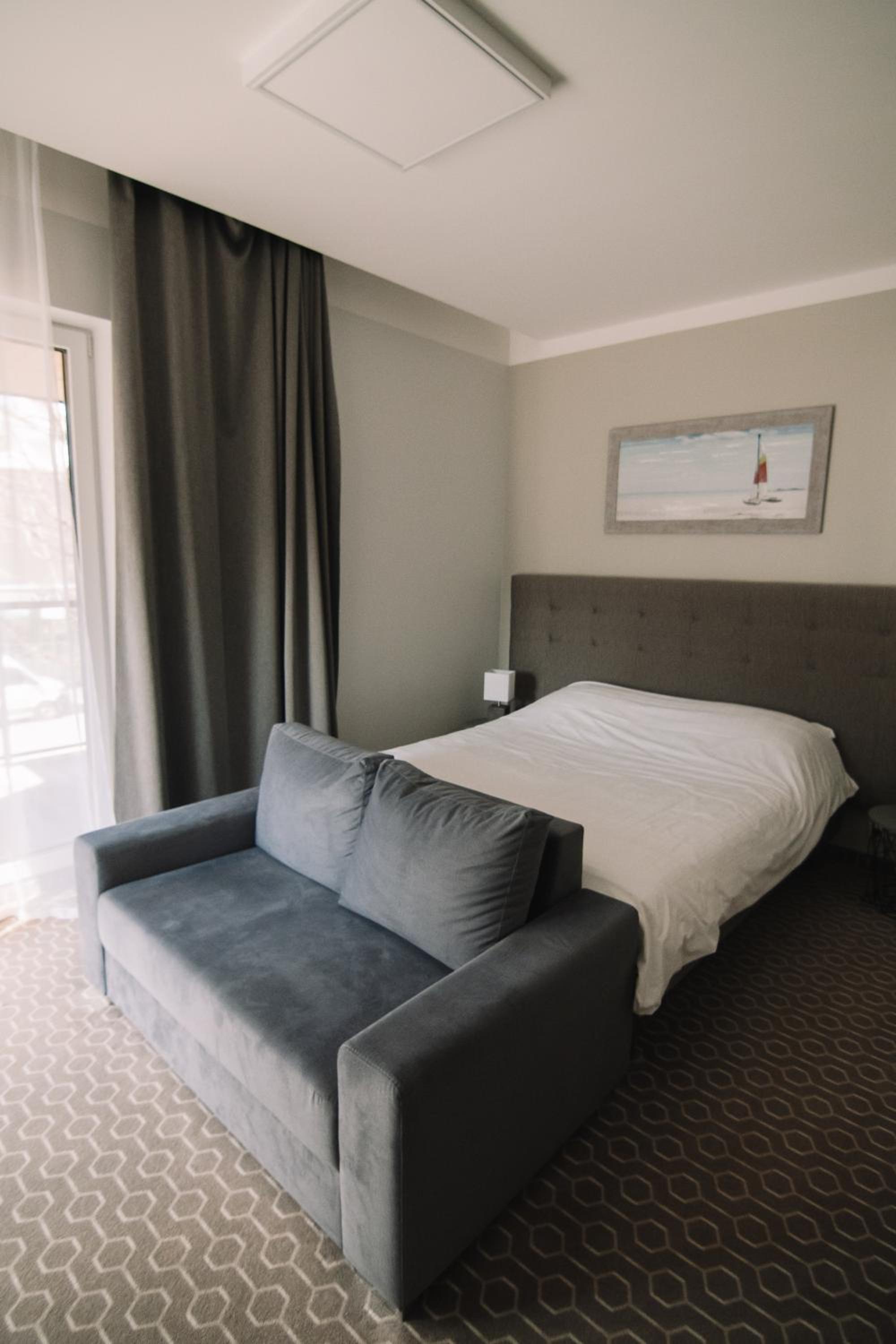 Studio Apartment - Photo 1