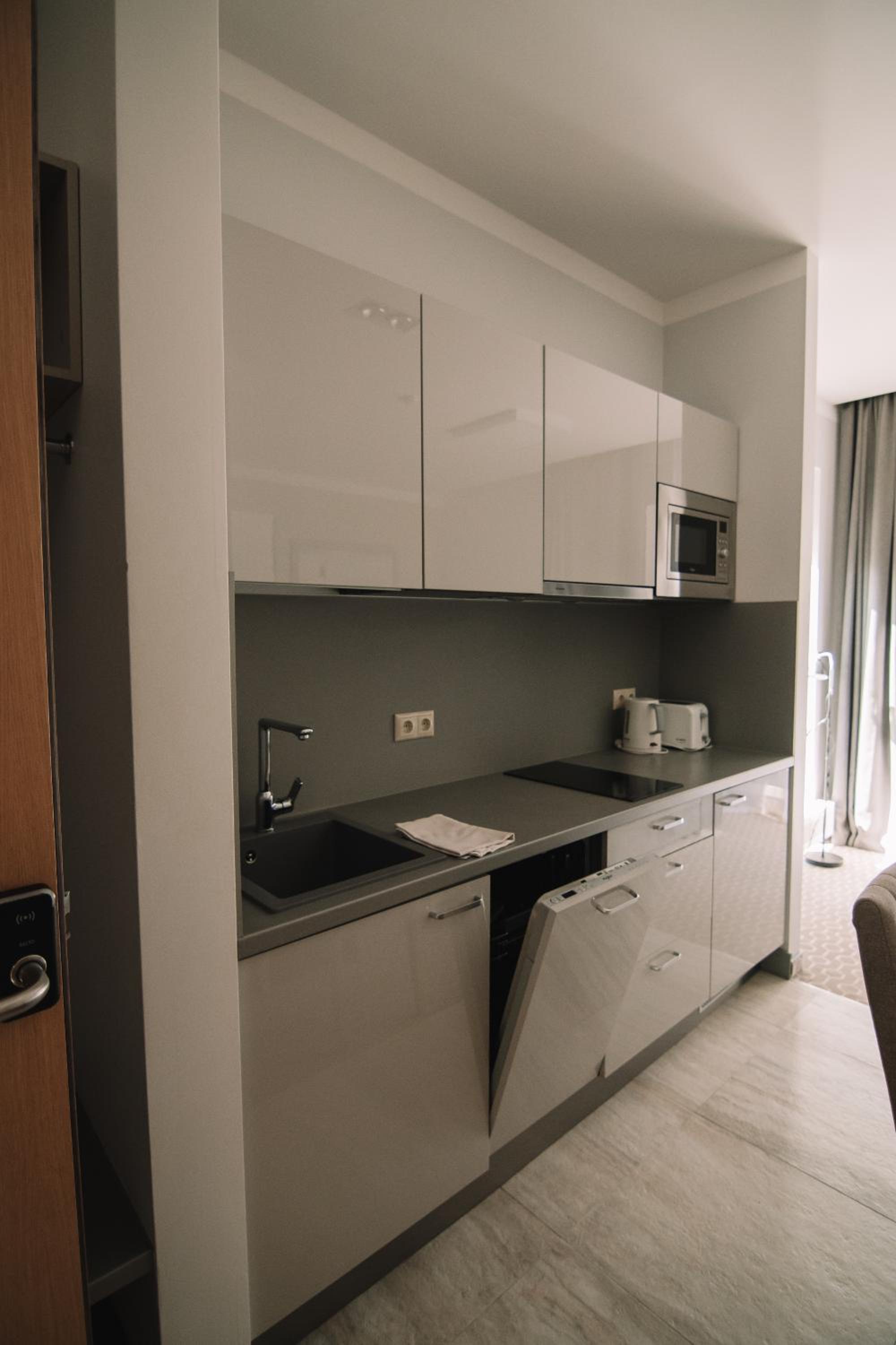 Studio Apartment - Photo 2