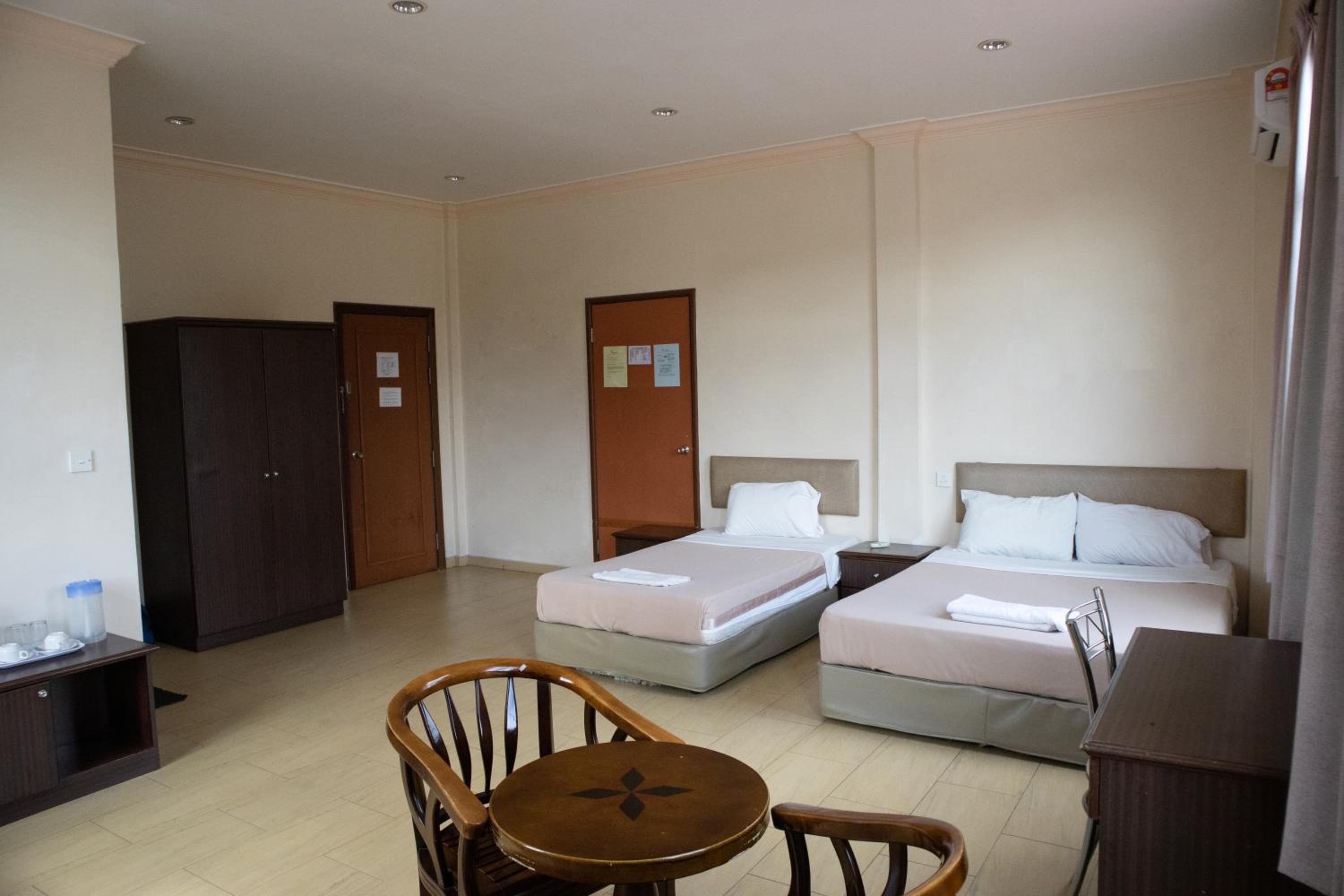Deluxe Family Room - Photo 2