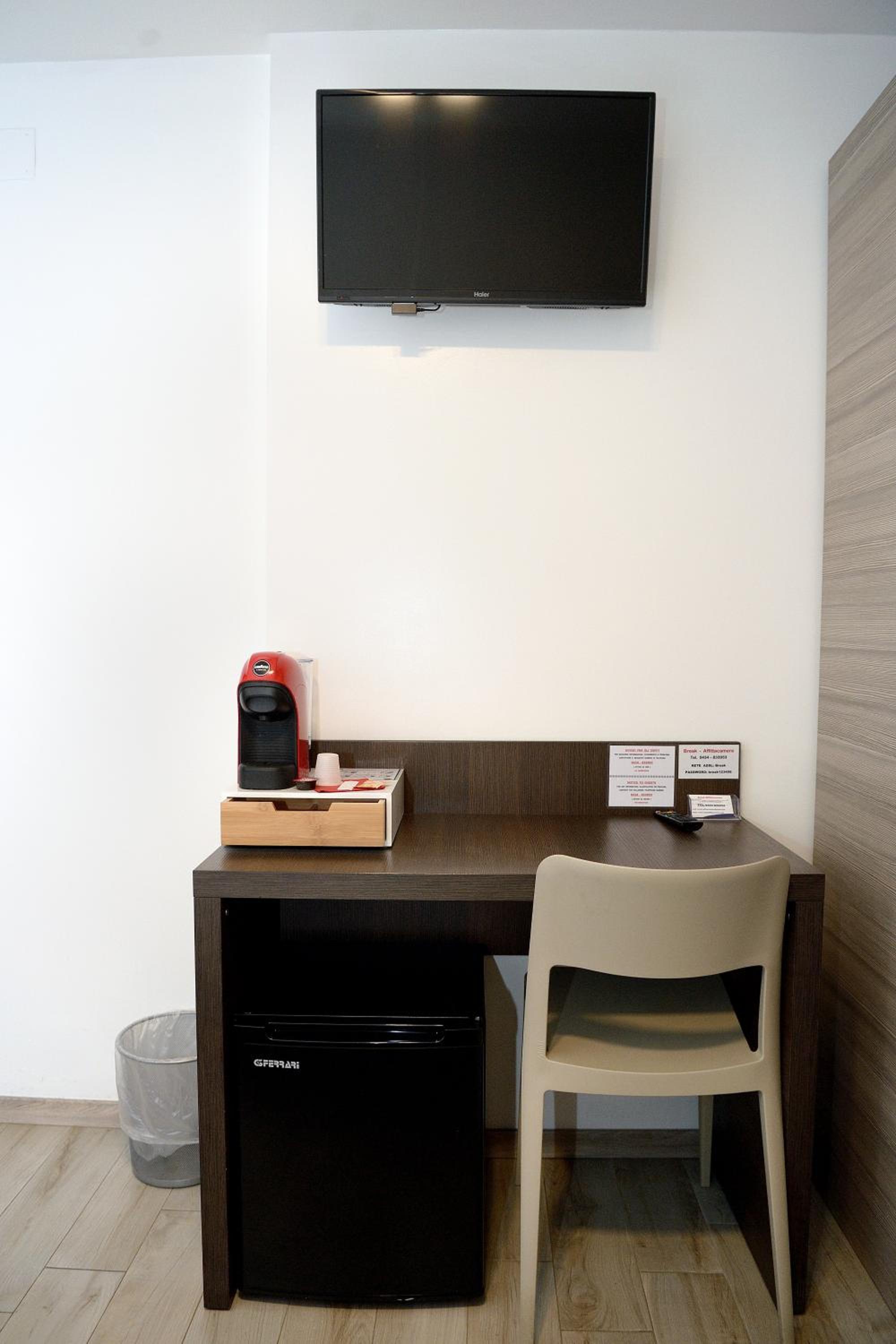 Double or Twin Room with Private Bathroom photo 3