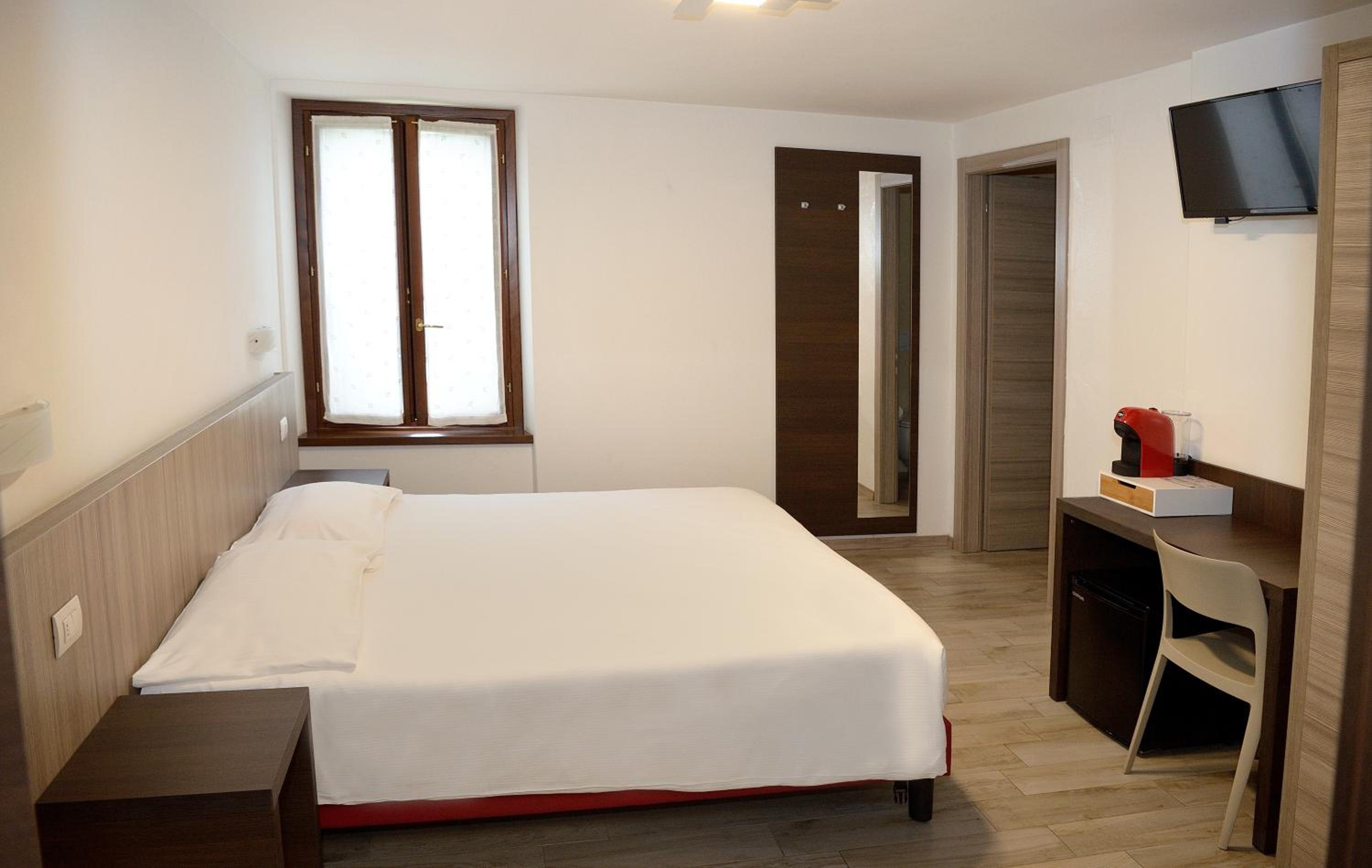 Double or Twin Room with Private Bathroom photo 1