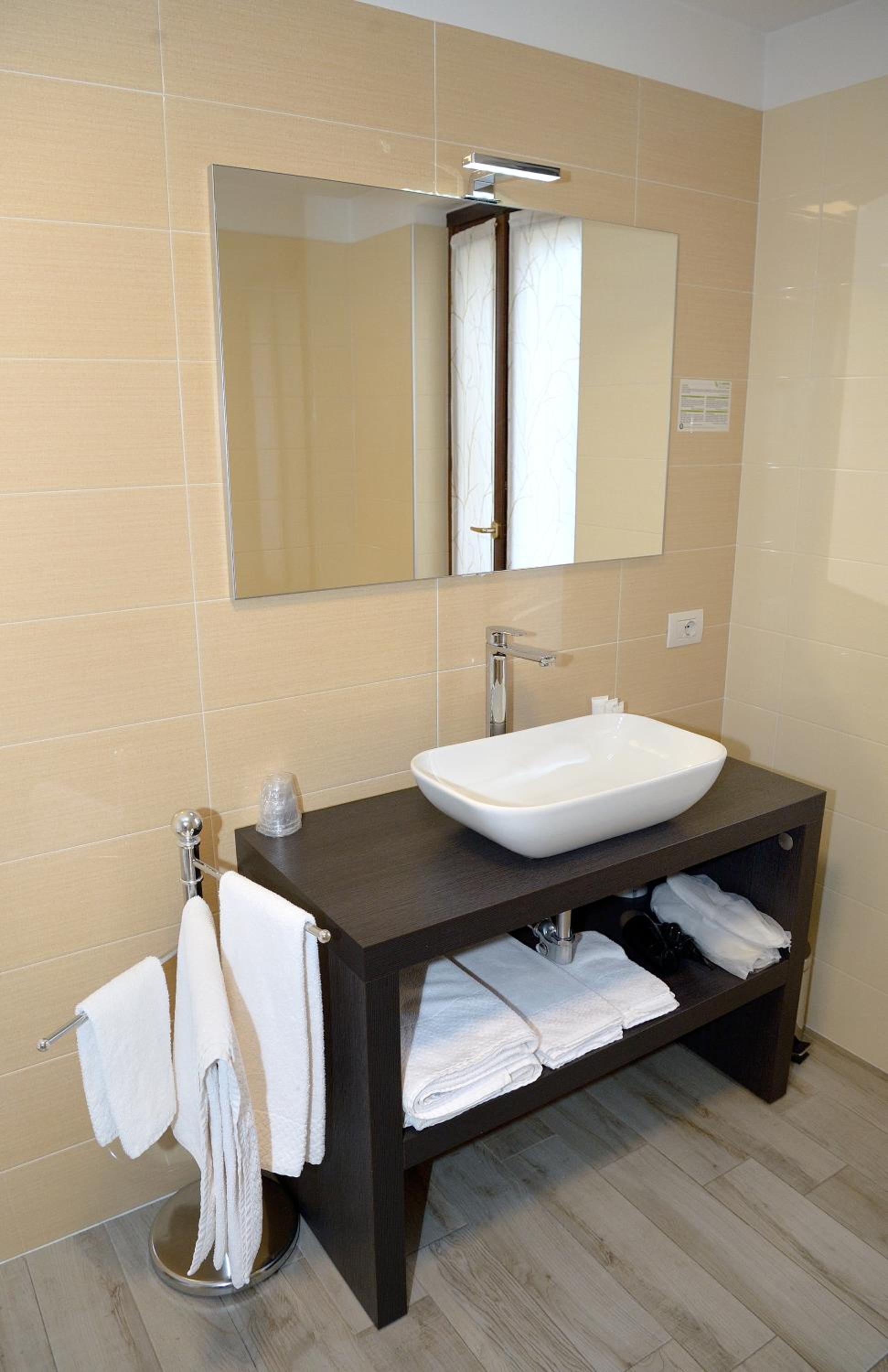 Double or Twin Room with Private Bathroom photo 2