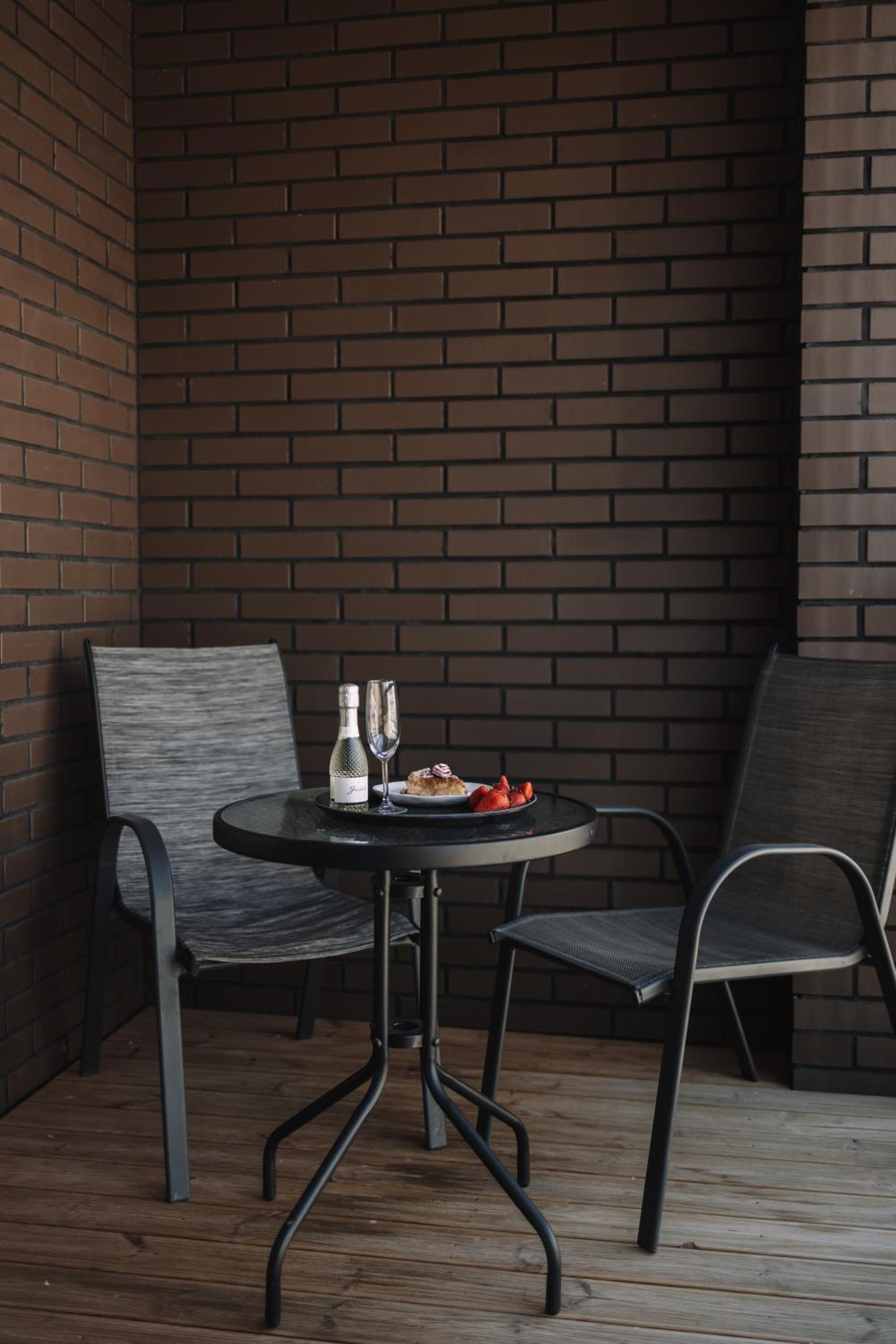 Apartment with Terrace - Photo 22