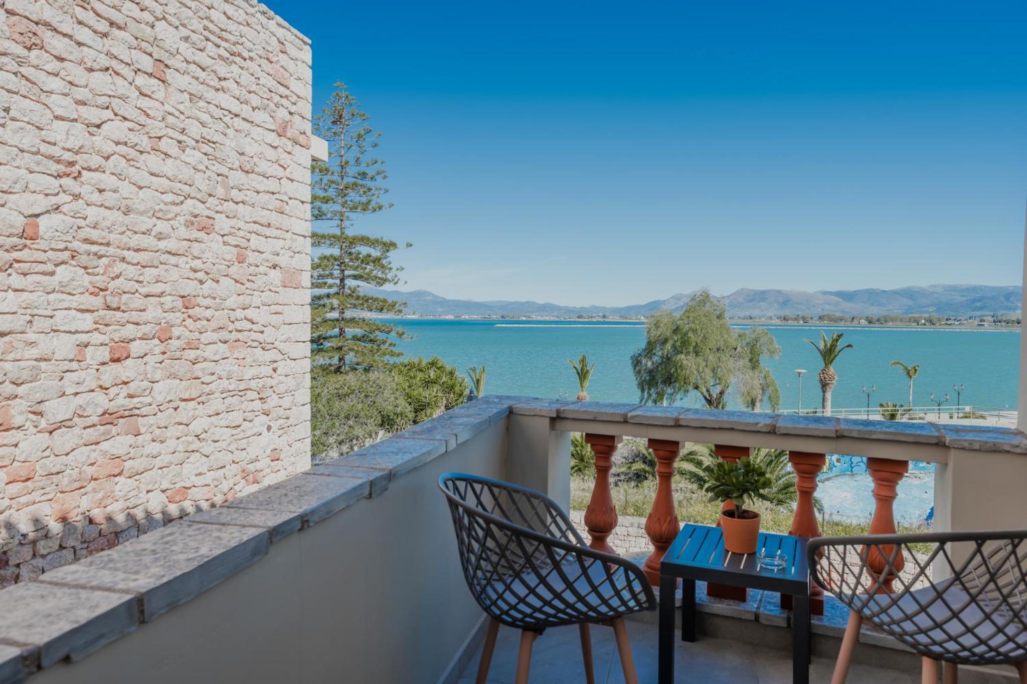 Junior Suite with Sea View - Photo 3