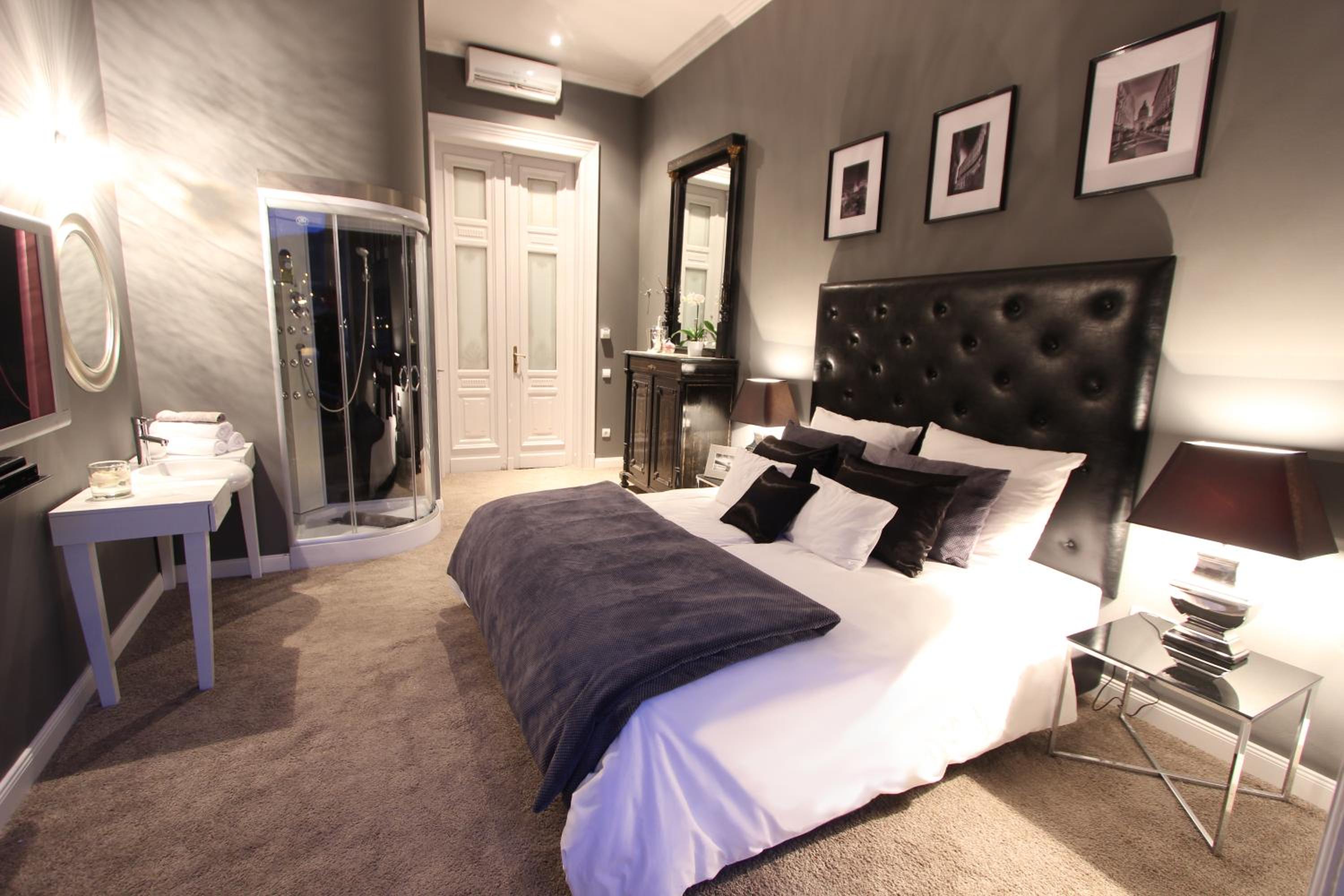 Deluxe King Room with River View