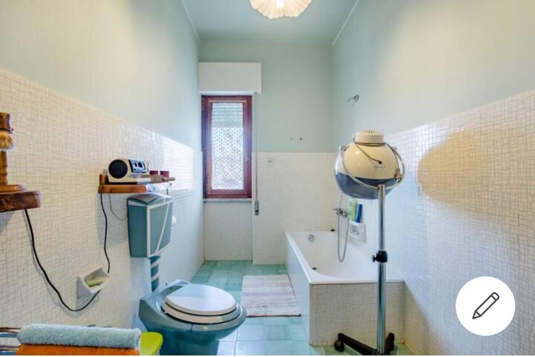 Double Room with Private Bathroom - Photo 2