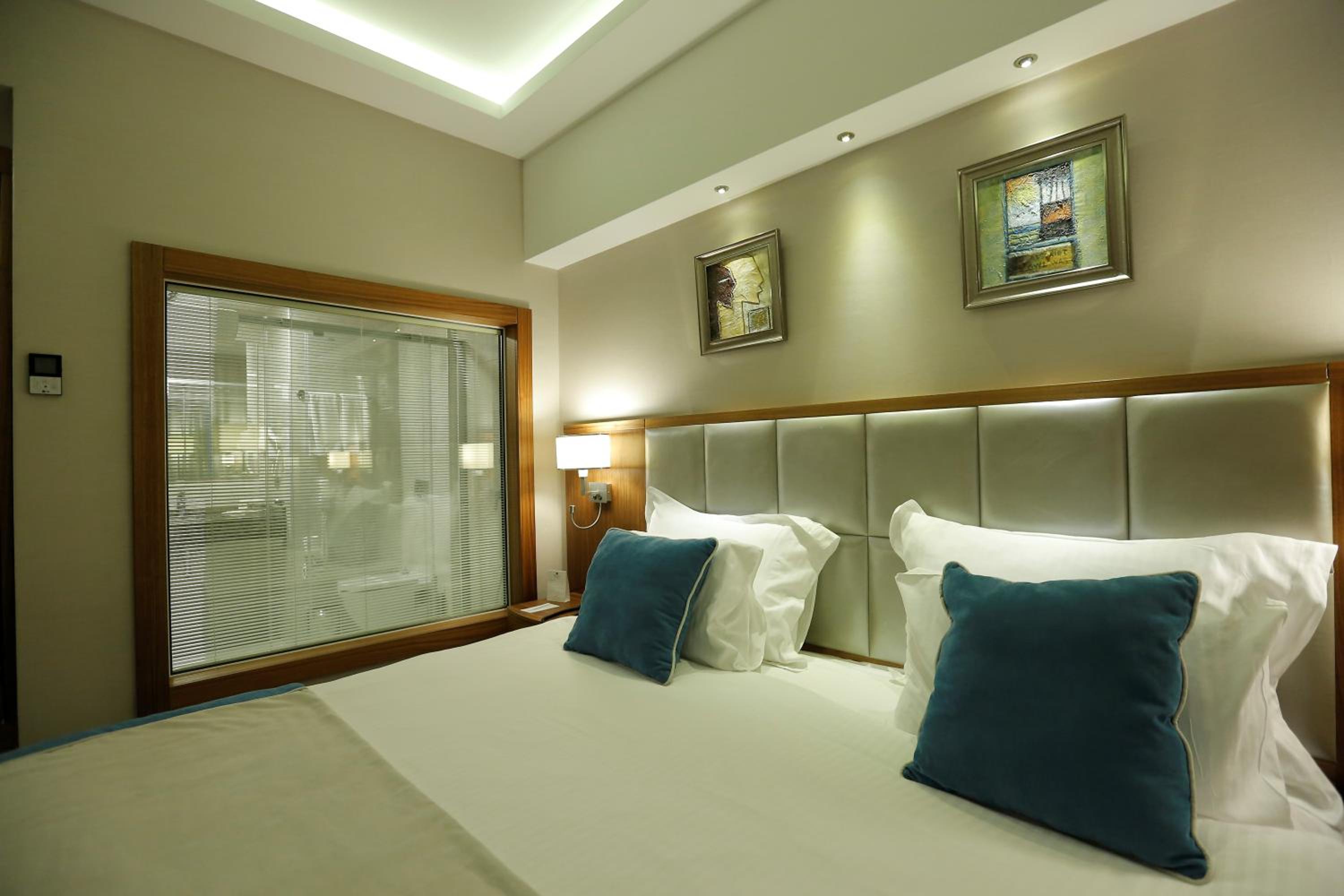 Deluxe King Room - Non-Smoking