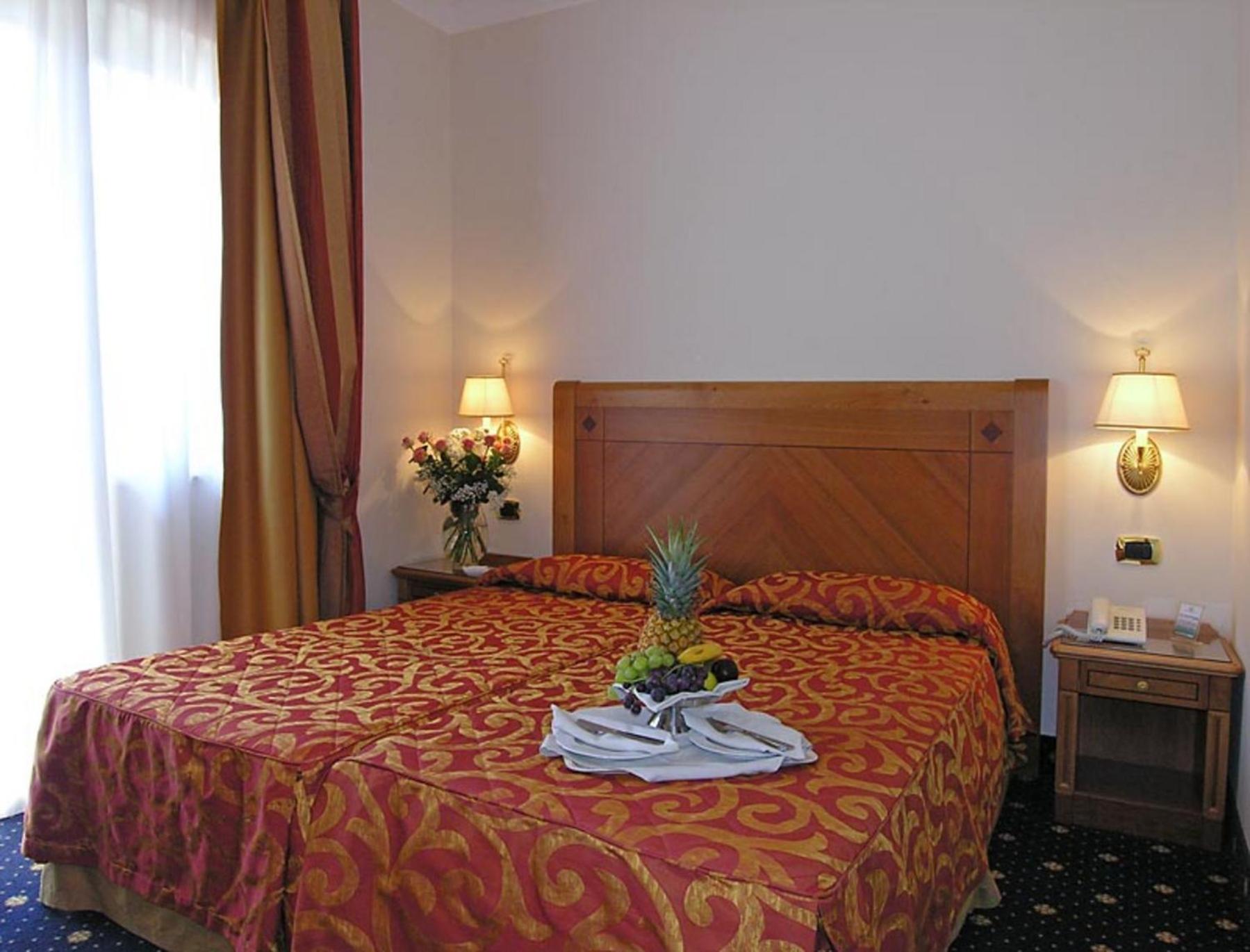 Standard Double or Twin Room photo 1