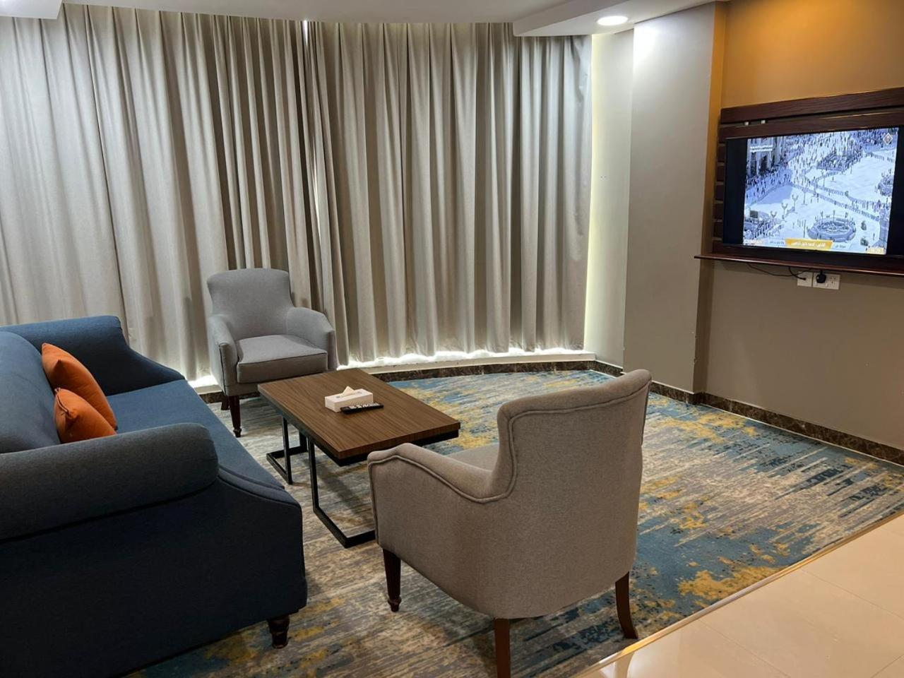 Executive Suite with Panoramic View photo 1