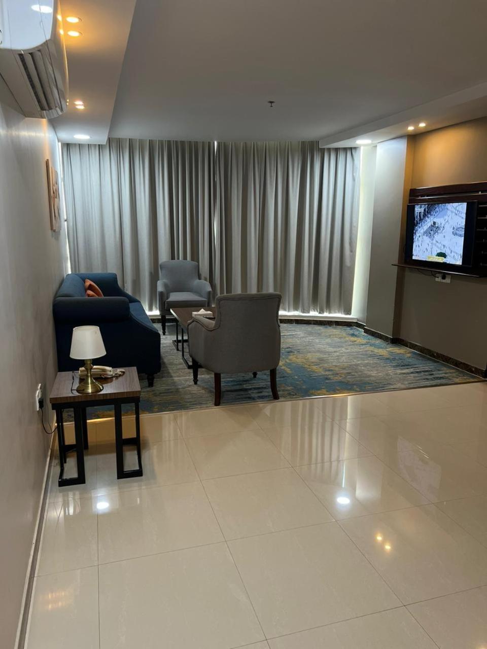 Executive Suite with Panoramic View photo 3