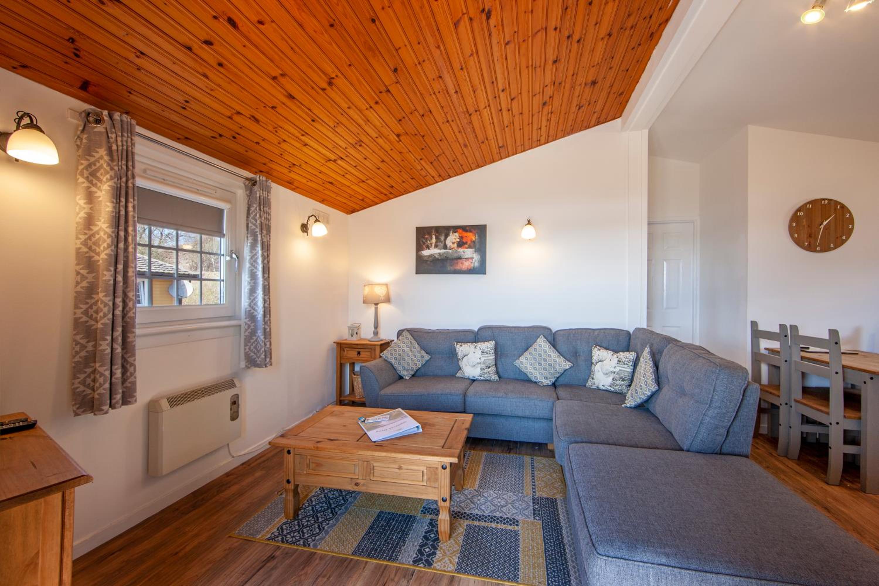 Two-Bedroom Lodge with Lake View B photo 2