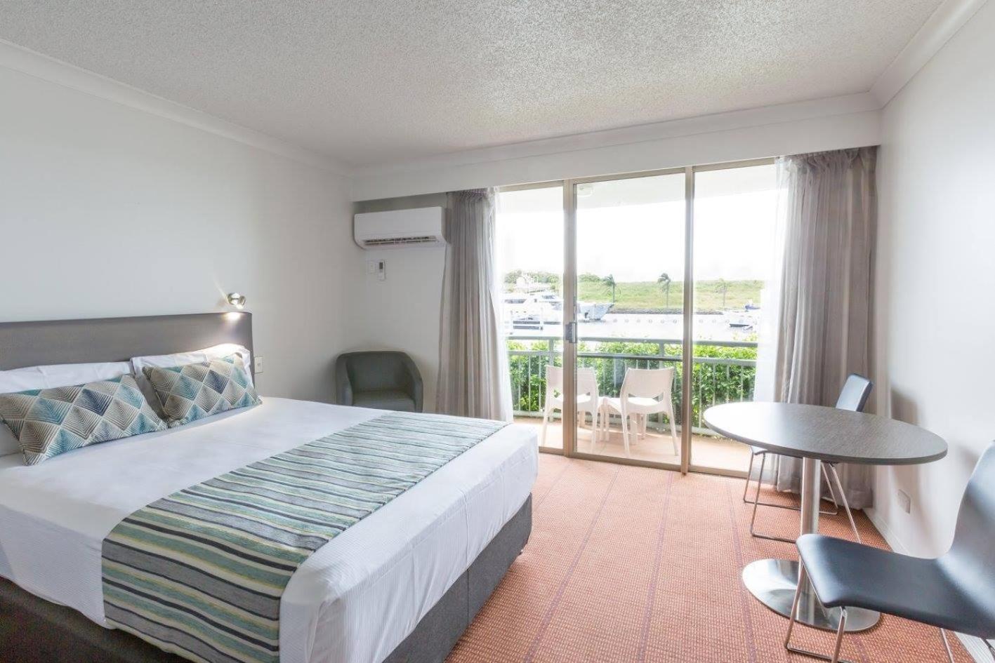 Studio Apartment with Balcony photo 1
