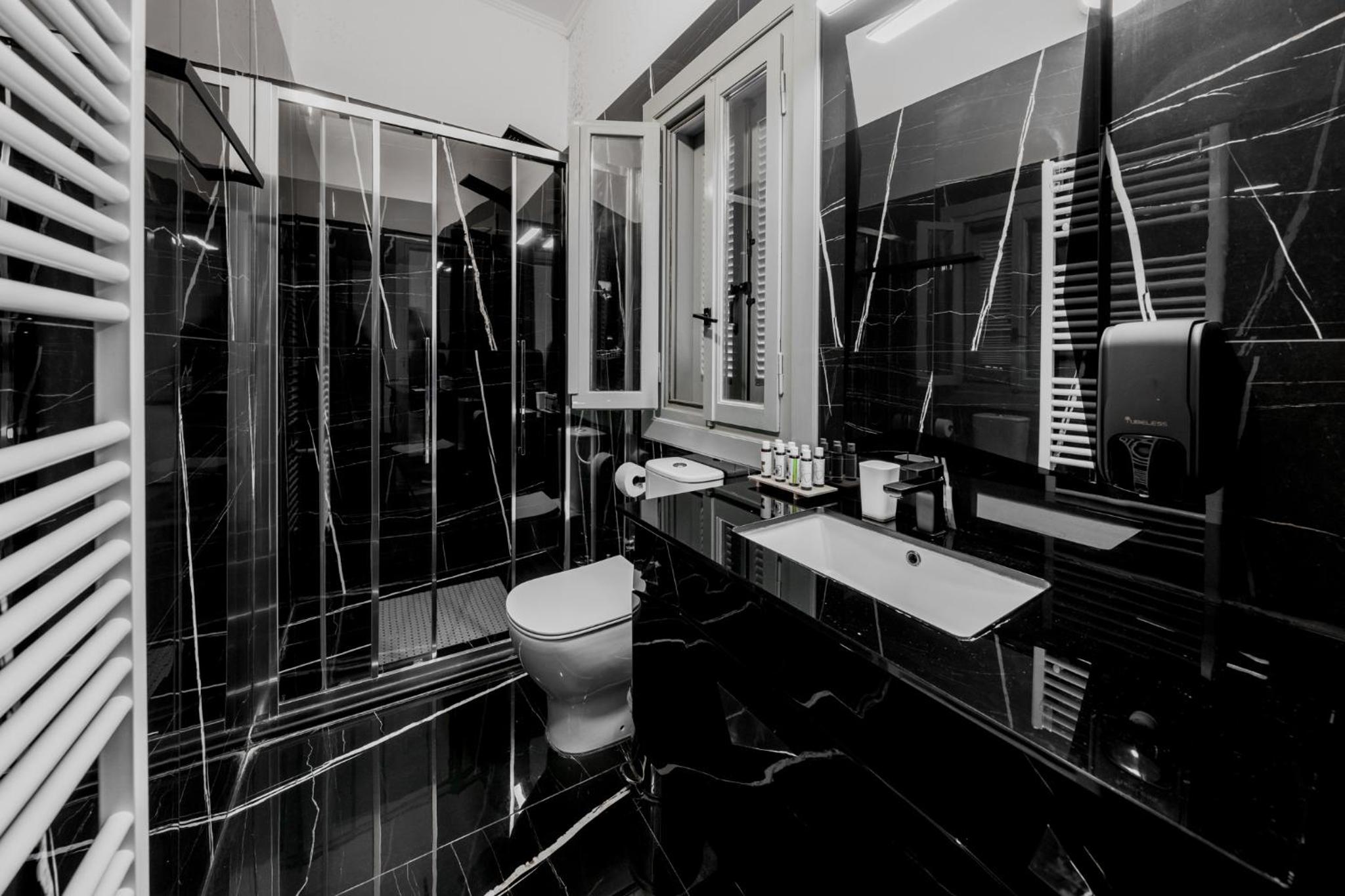 Grand Suite  with Castle View  - Photo 6