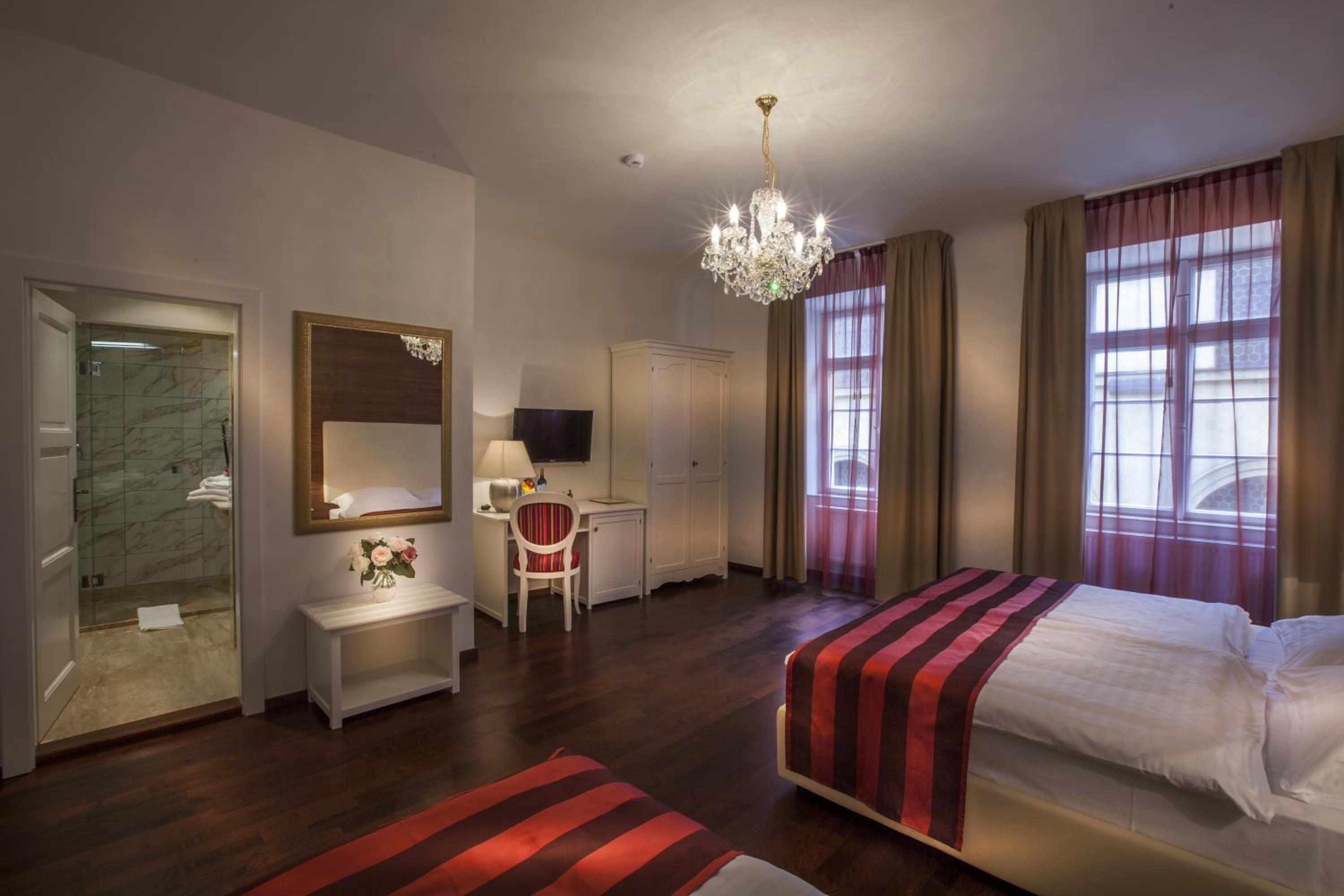 מלון ליטל קינג או מלוואזה פראג — Executive Triple Room
