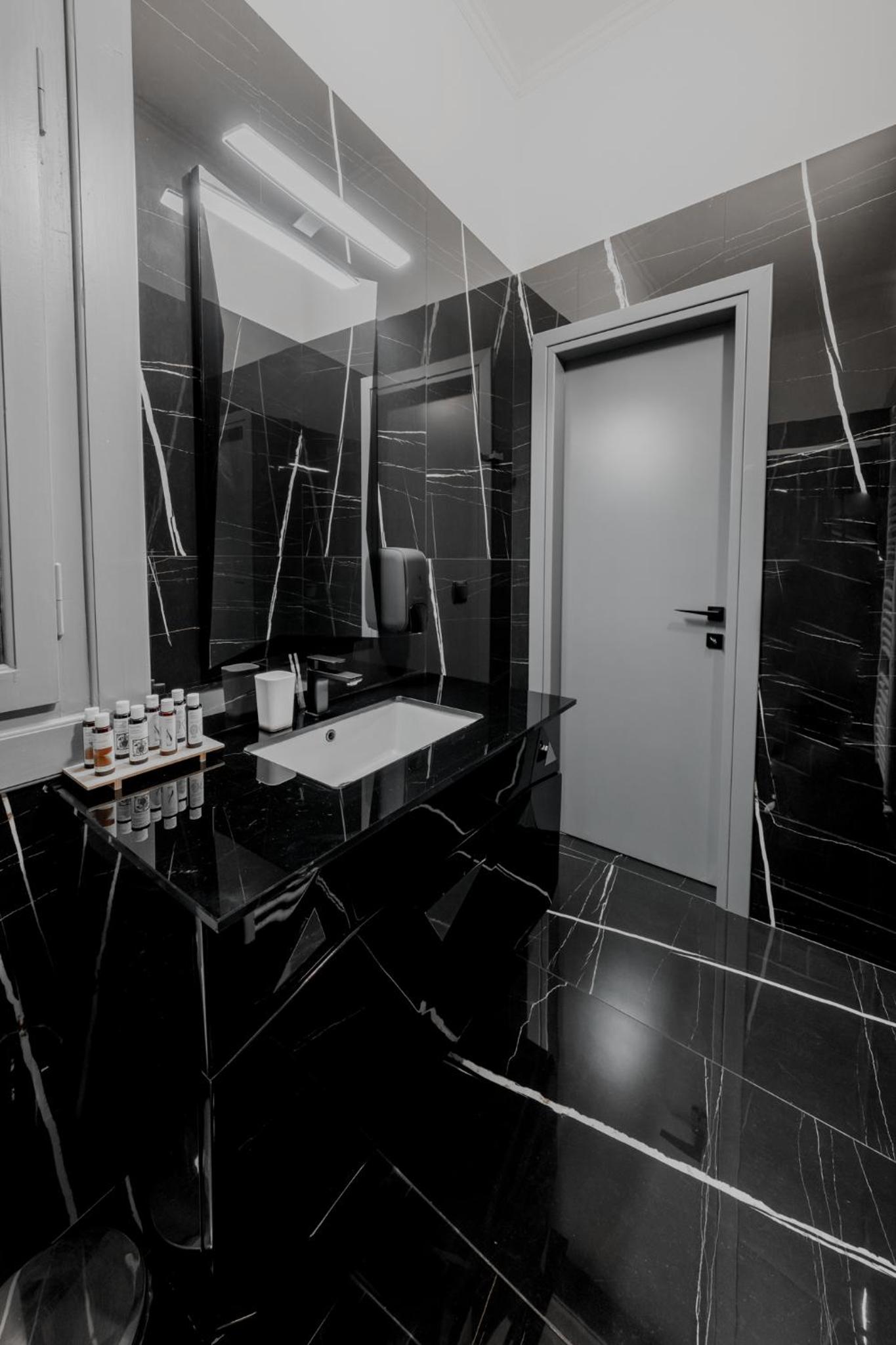 Grand Suite  with Castle View  - Photo 7