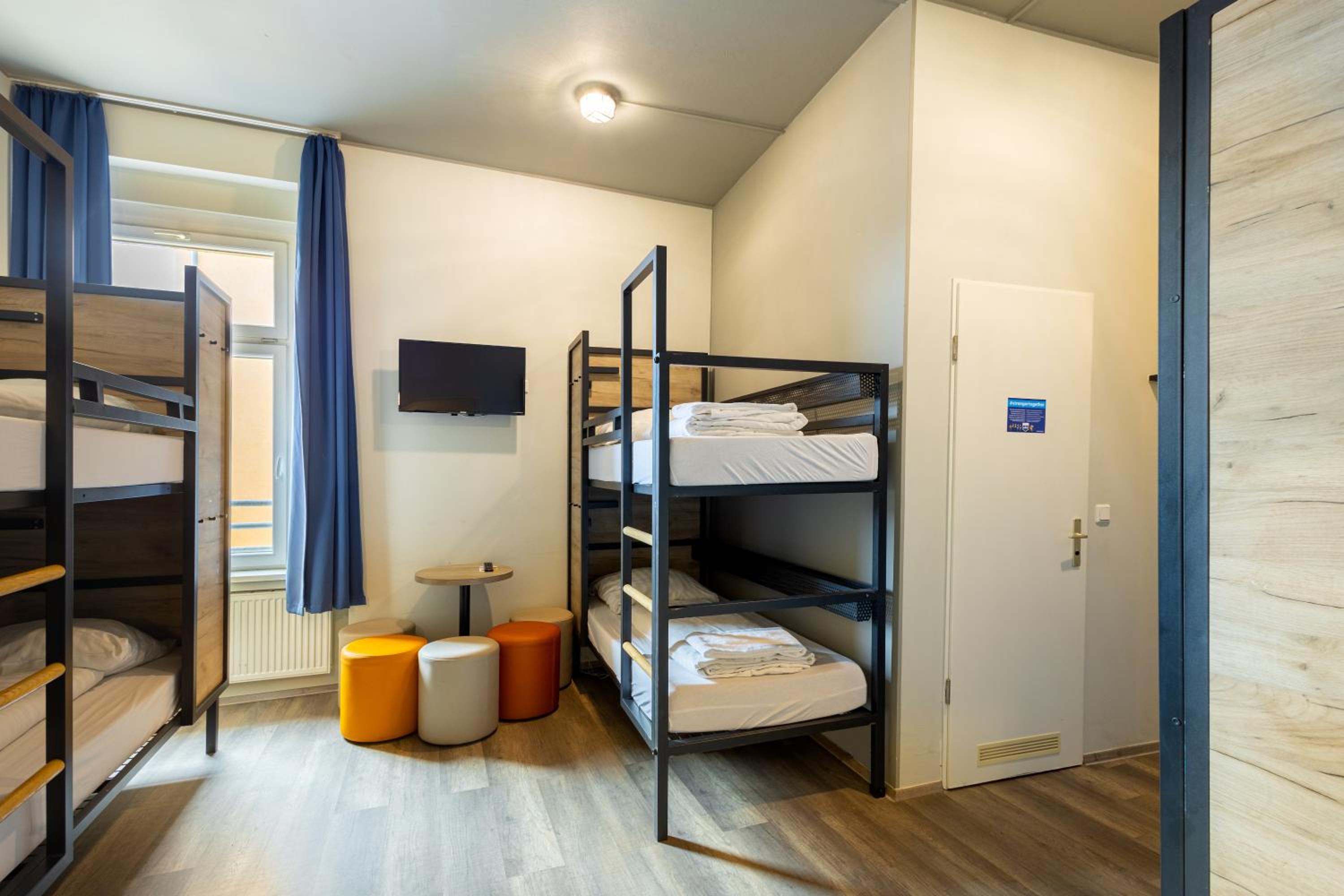  Bed in 6-Bed Dormitory Room photo 2