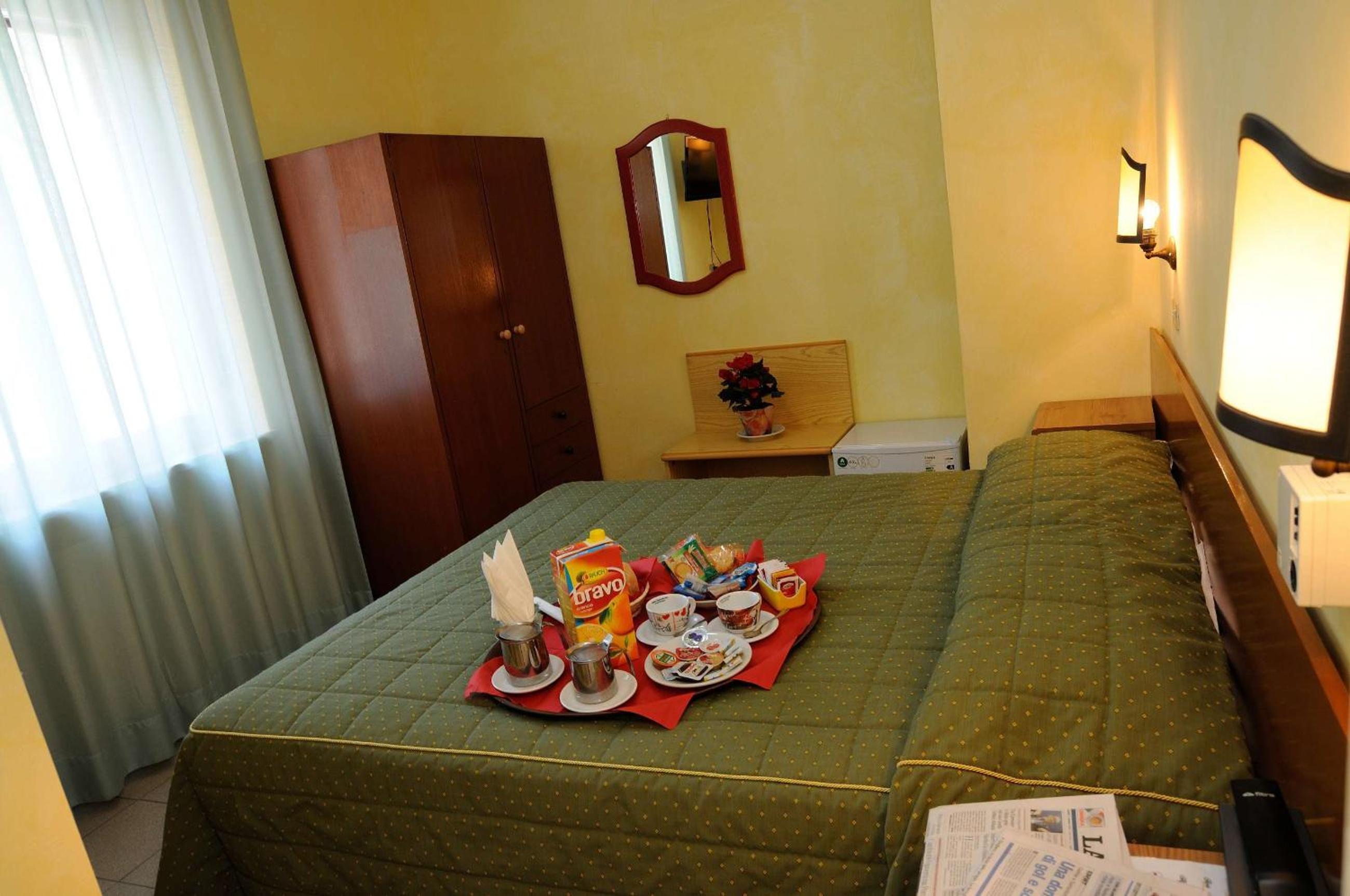 Double or Twin Room - Photo 21