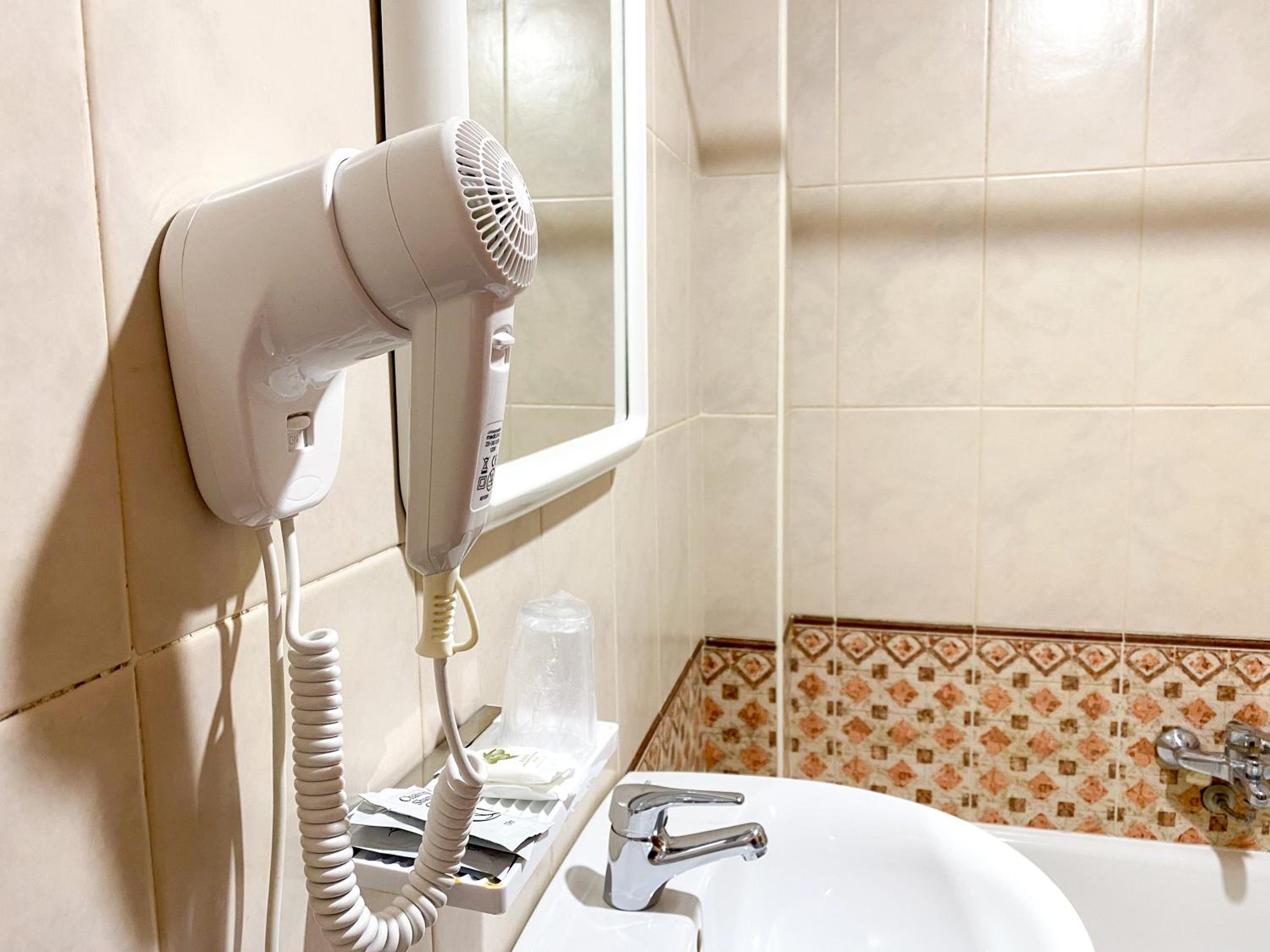 Twin Room with Bathroom photo 3
