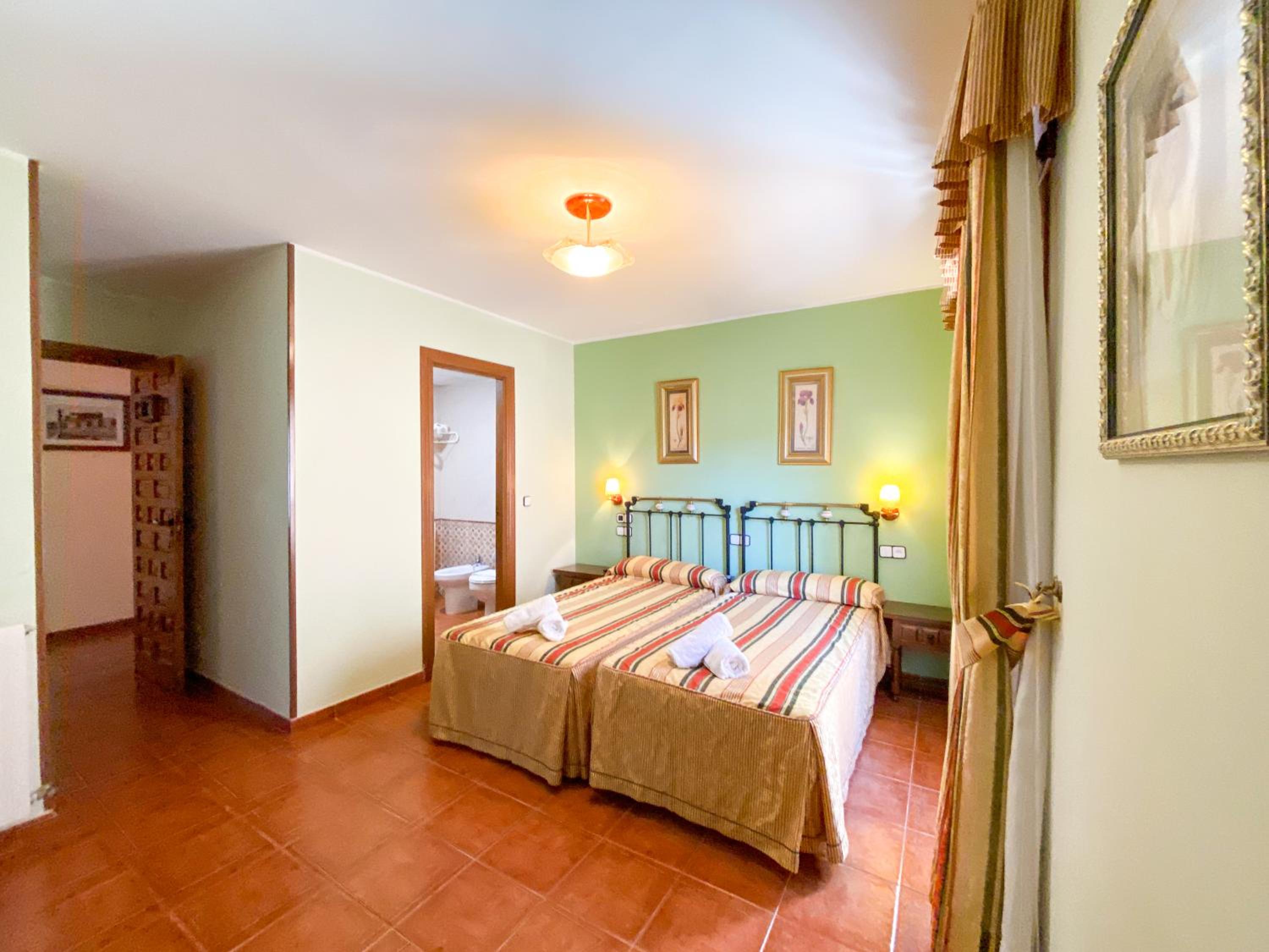 Deluxe Double or Twin Room photo 2