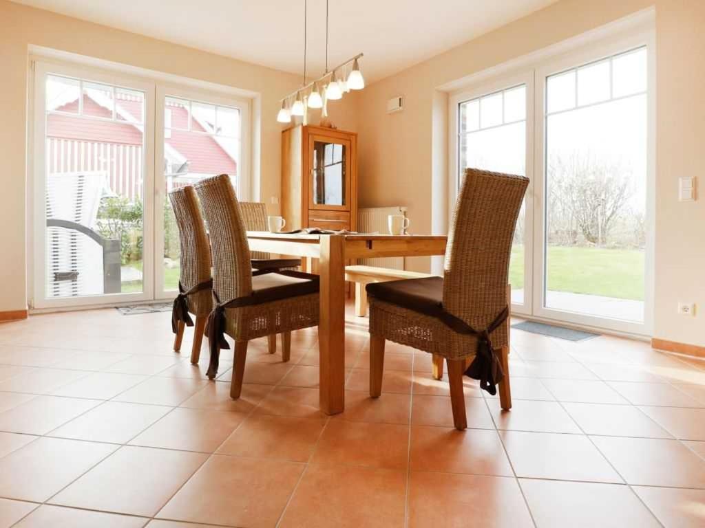 Three-Bedroom House photo 3