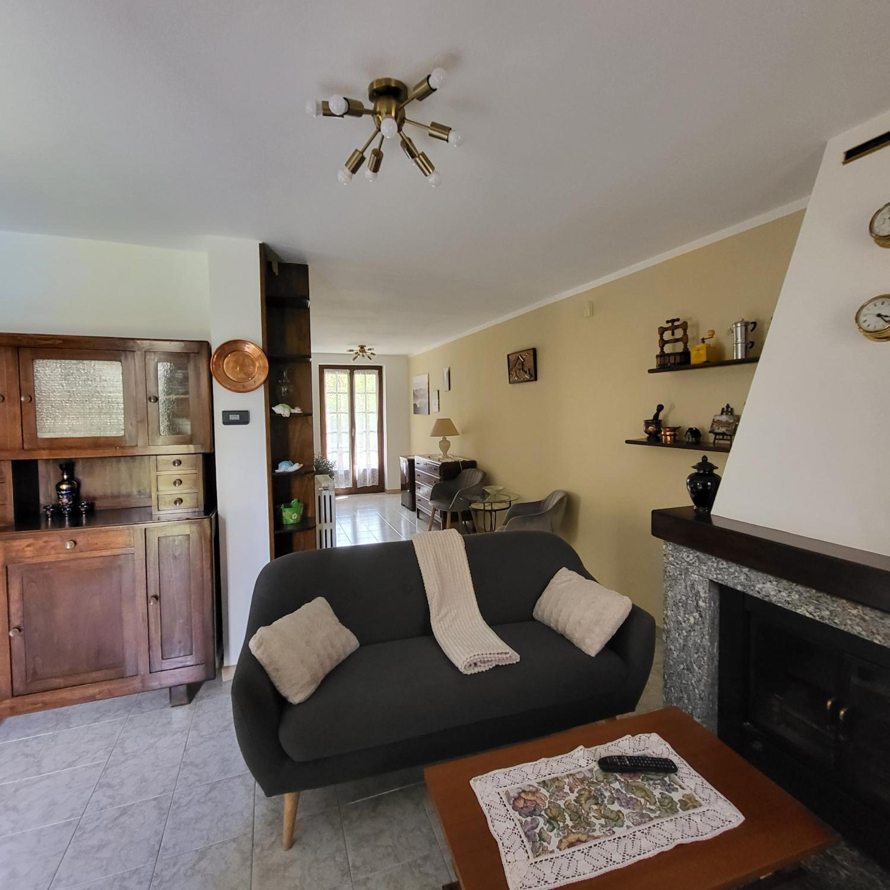 Three-Bedroom House photo 3