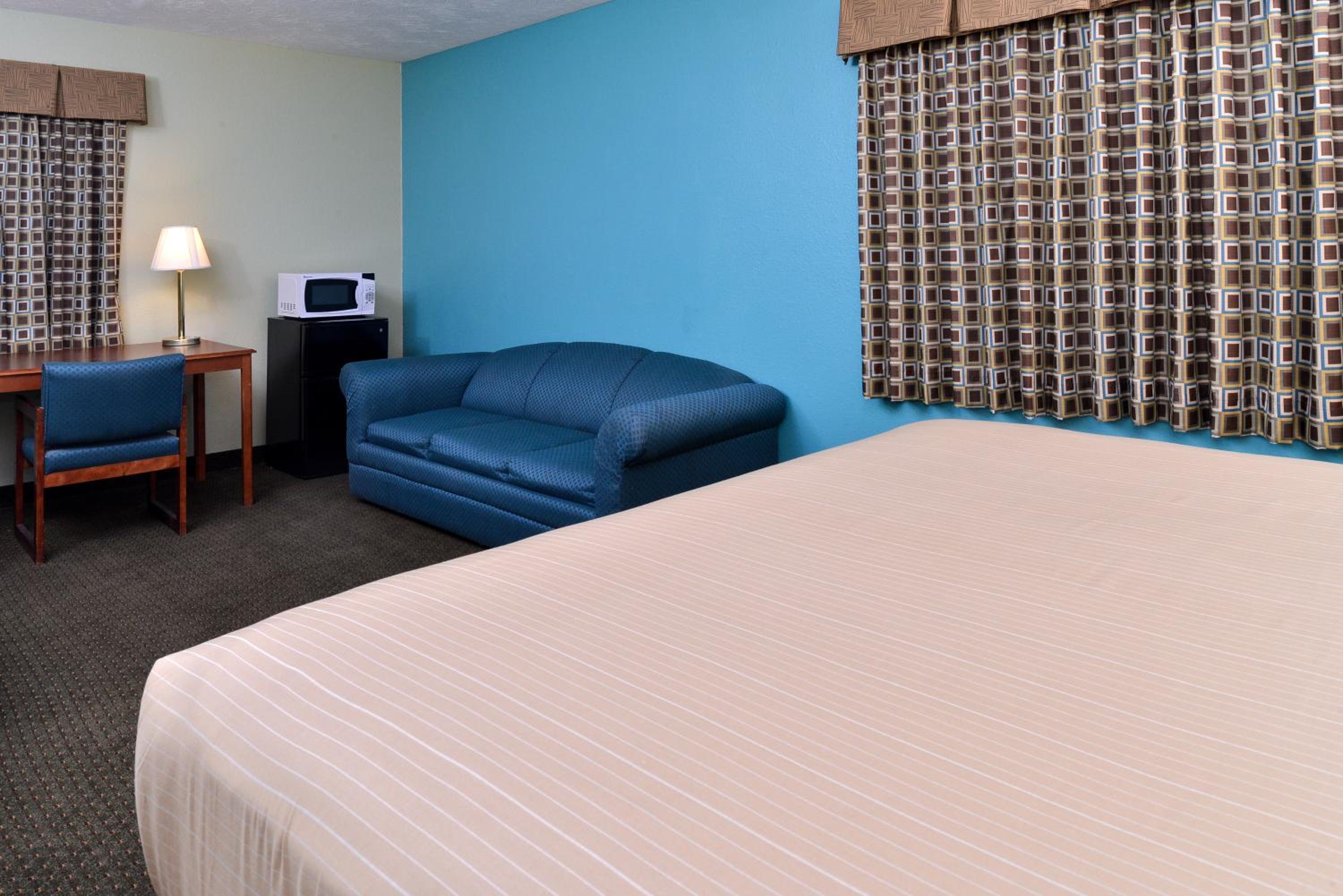 King Room - Non-Smoking - Photo 3